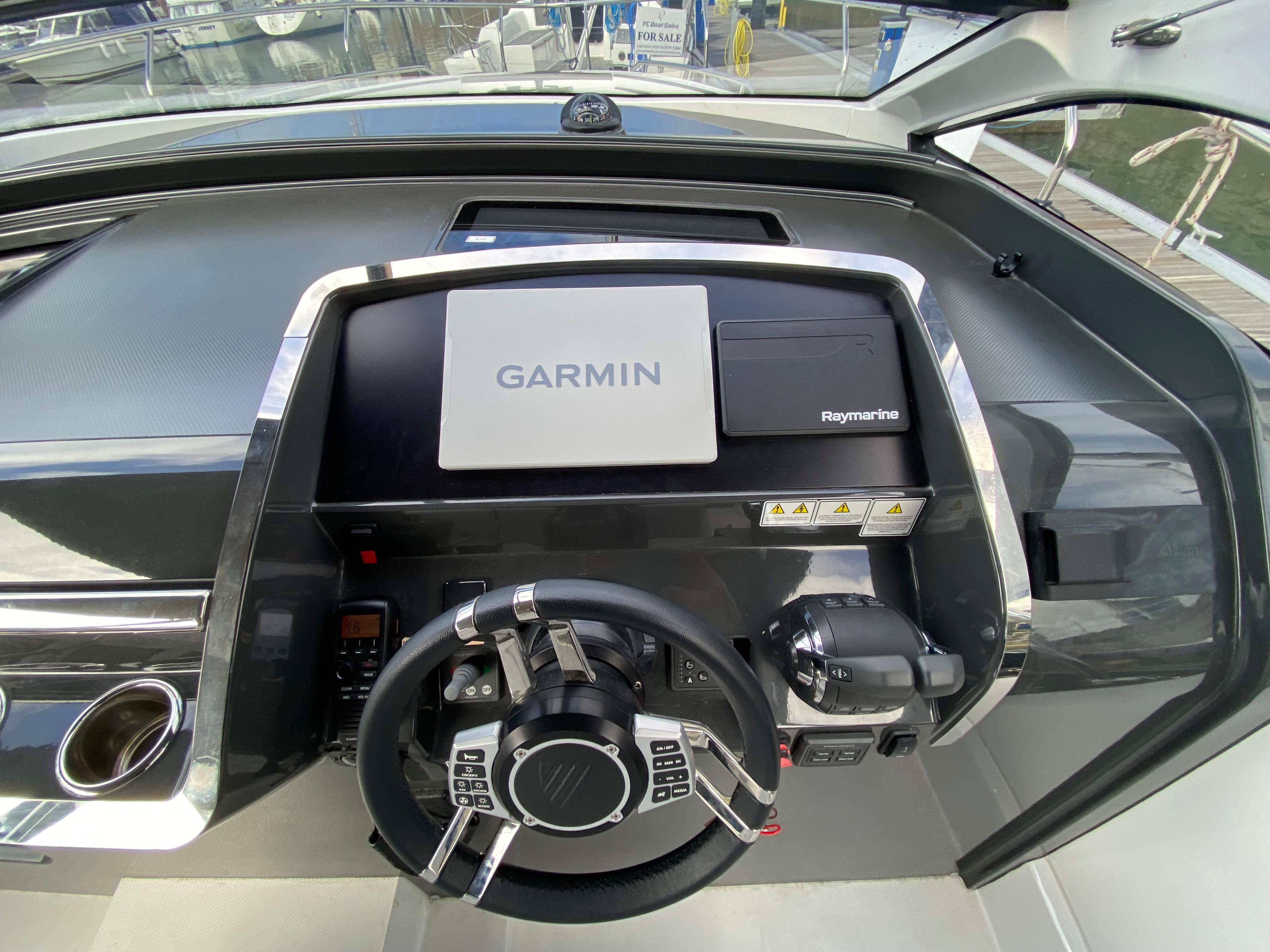 Fairline F//Line 33