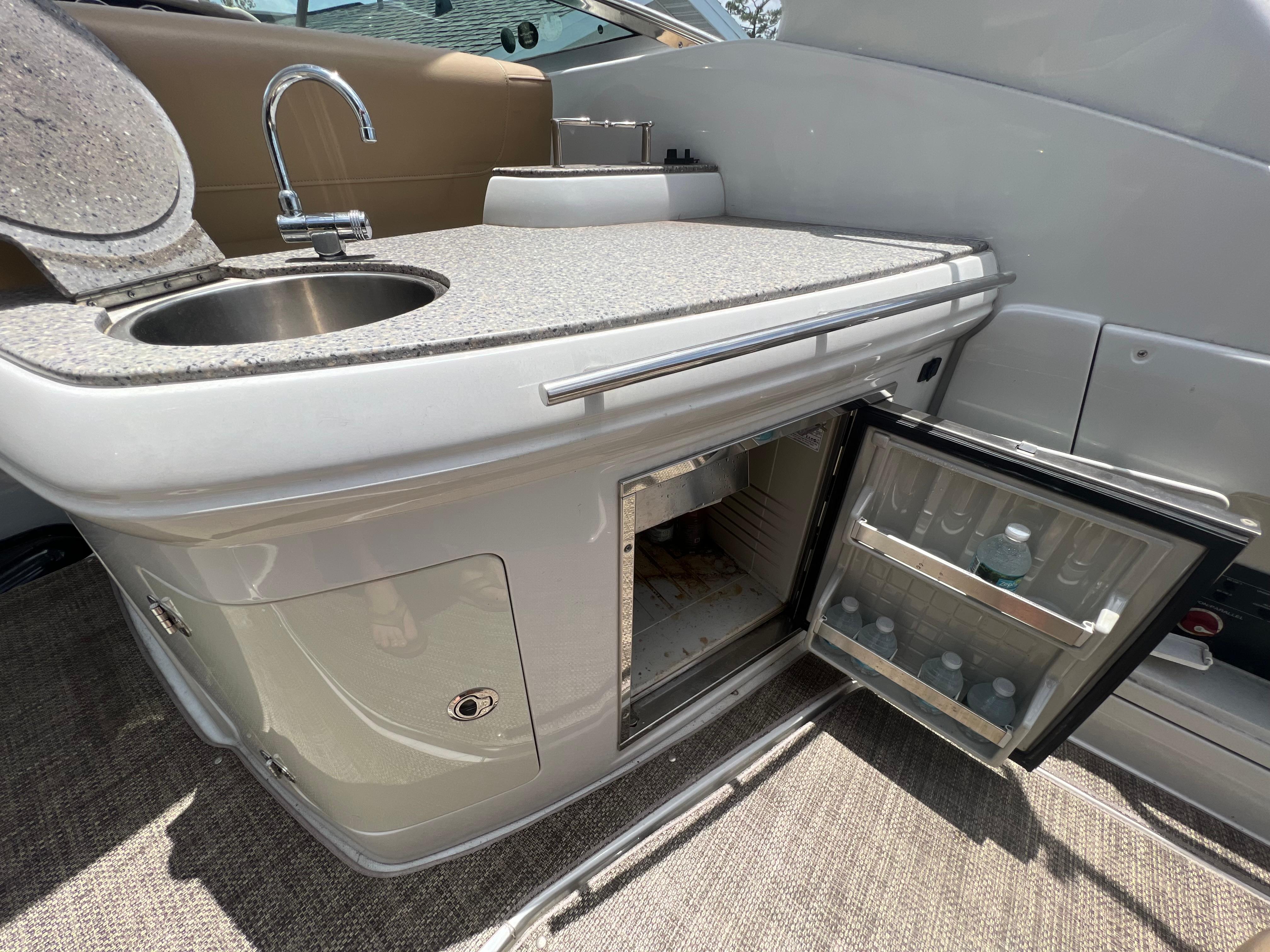 2017-crownline-294-cr-power-9819126-20250606160319110-1_XLARGE