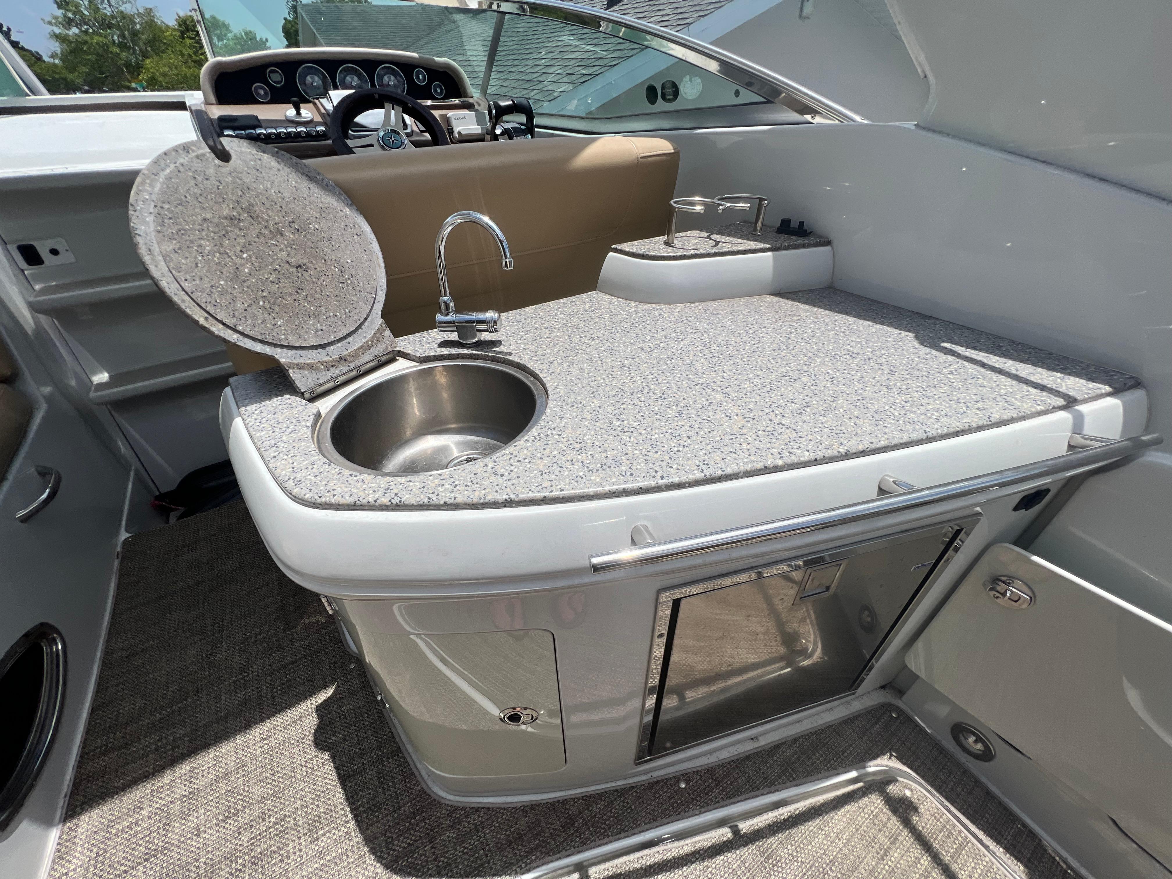 2017-crownline-294-cr-power-9819126-20250606160322045-1_XLARGE