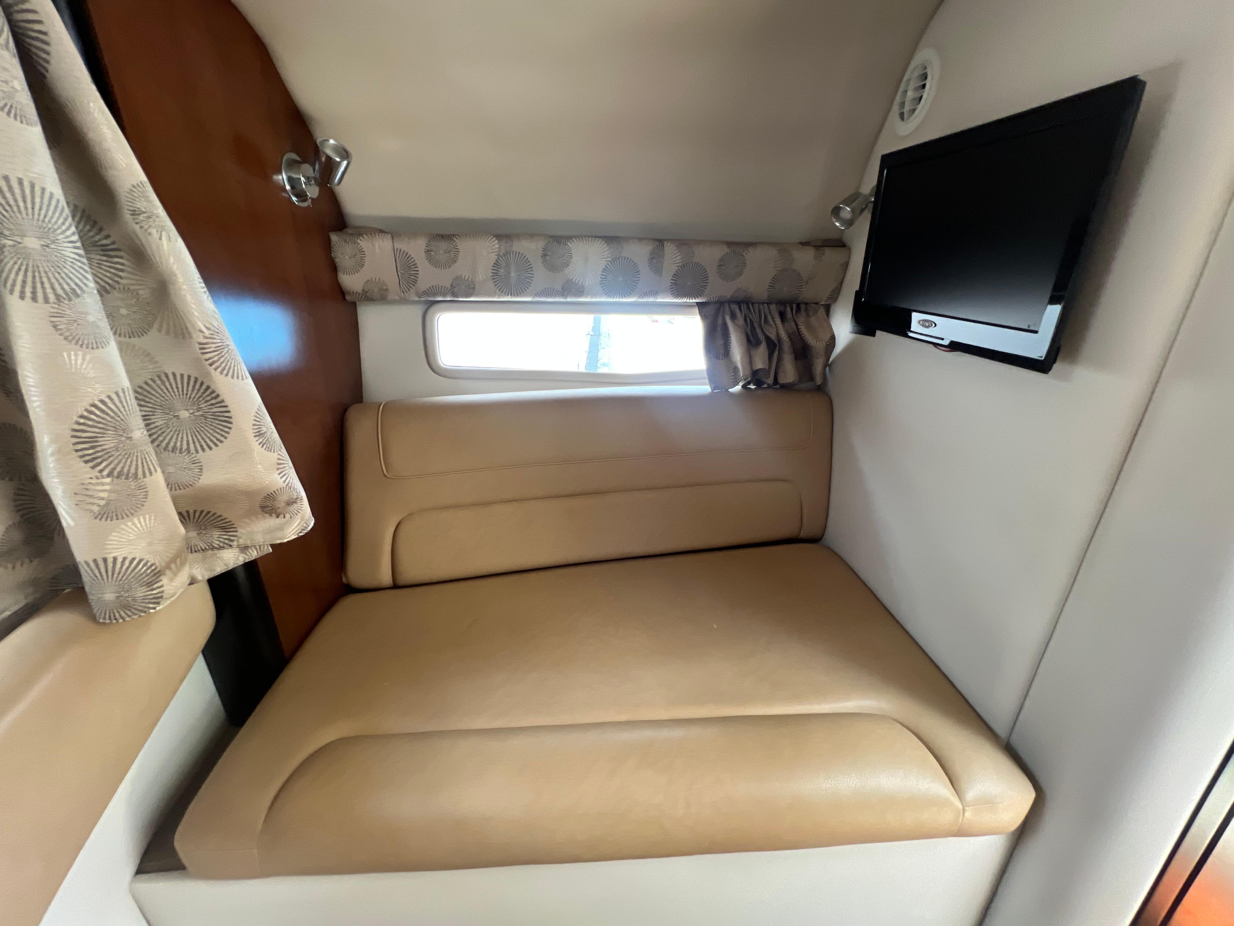 2017-crownline-294-cr-power-9819126-20250606160418330-1_XLARGE