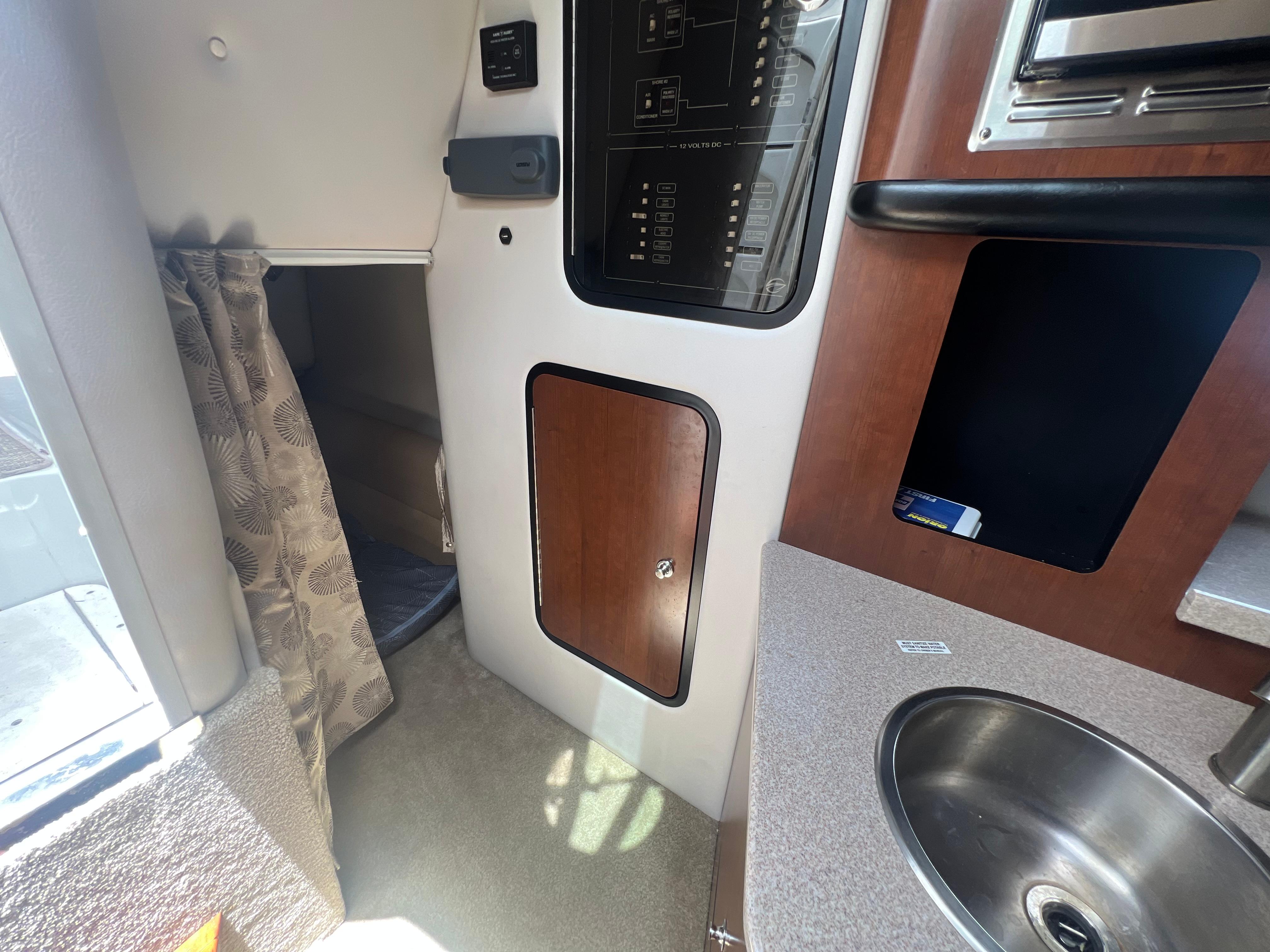 2017-crownline-294-cr-power-9819126-20250606160449466-1_XLARGE