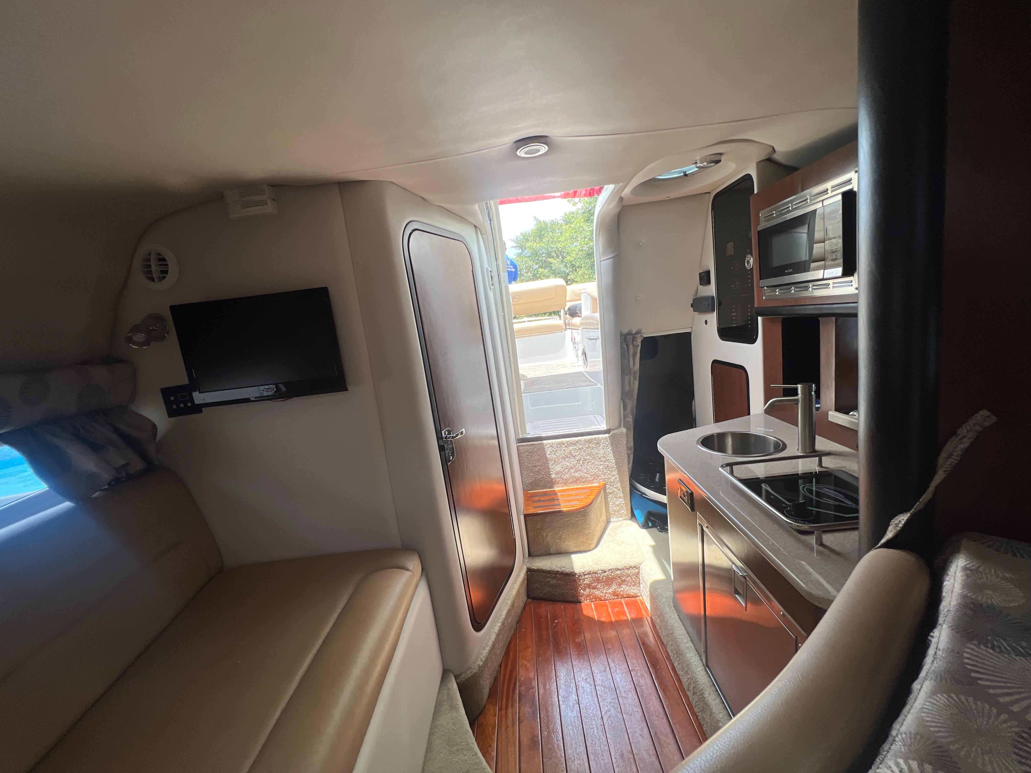 2017-crownline-294-cr-power-9819126-20250606160519554-1_XLARGE