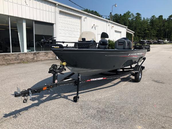 2022 Tracker Boats boat for sale, model of the boat is PRO GUIDE V-16 & Image # 1 of 28