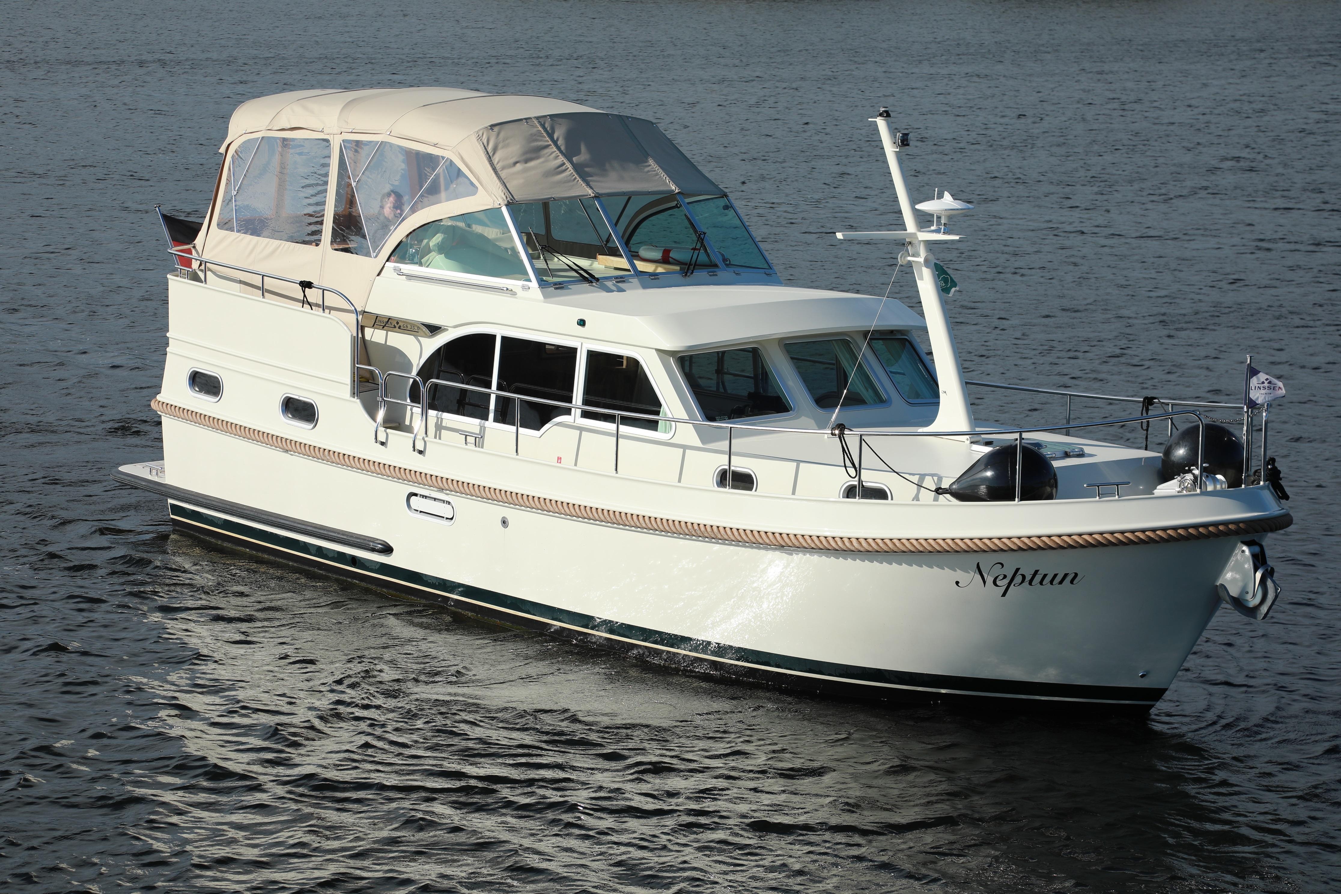 2022 Linssen Grand Sturdy 35.0 AC INTERO yacht cruising on calm waters.