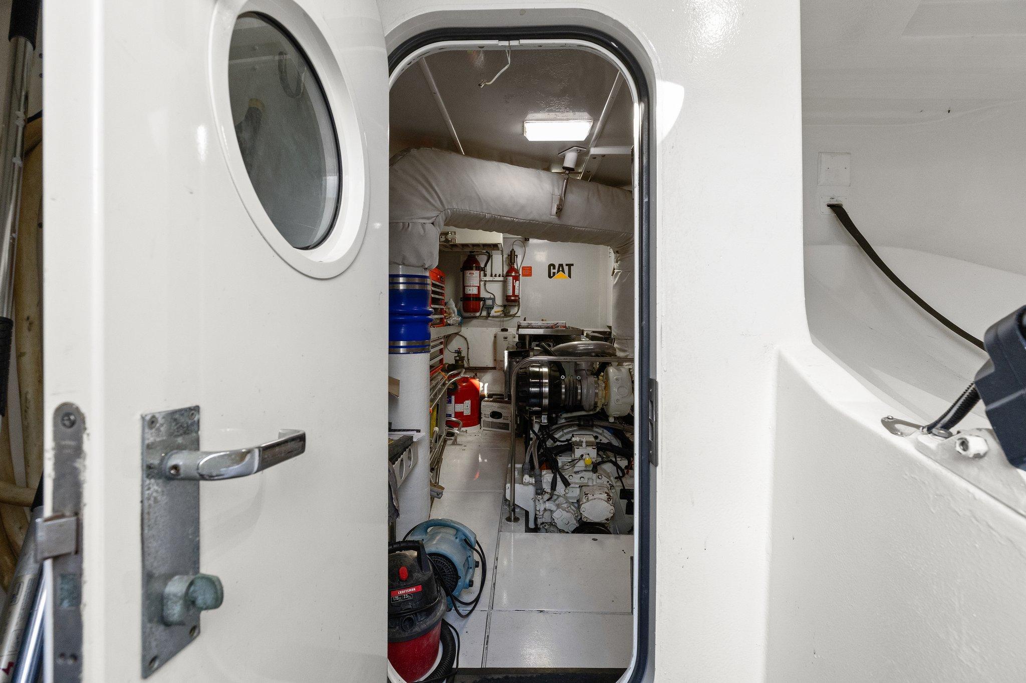 Lazzara-68 Pilothouse Motoryacht 2005 -FL-US-9729104 | Thumbnail