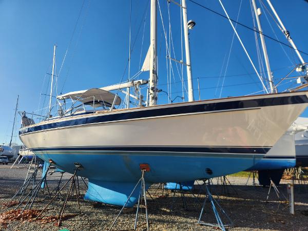 Photo of 1999 Hallberg-Rassy 42'