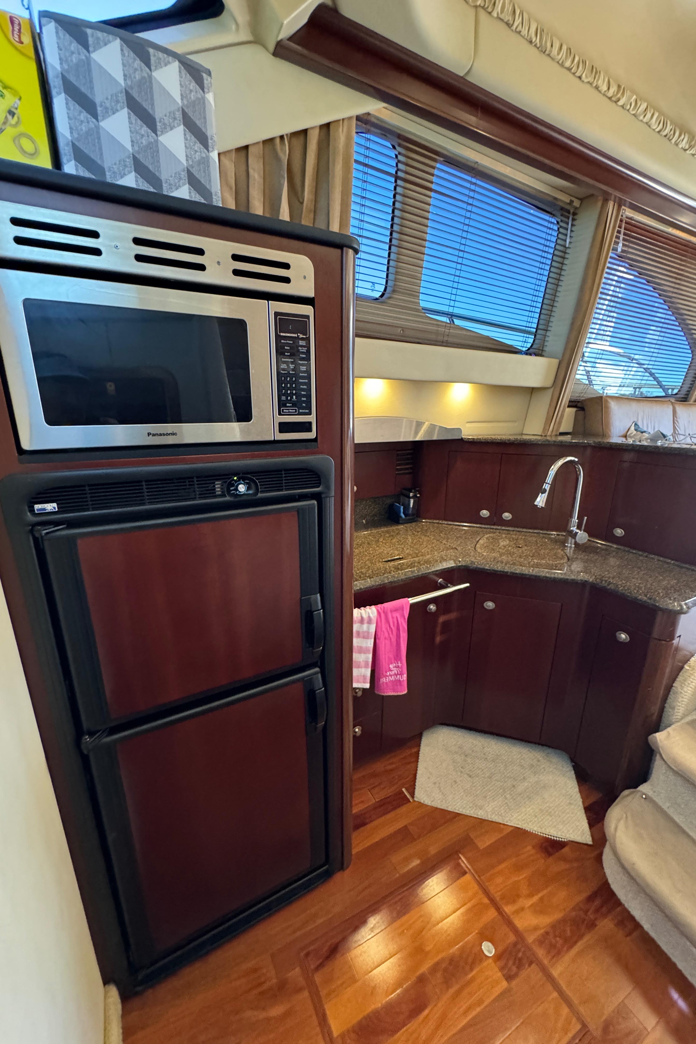 2005 Sea Ray 420 Sedan Bridge