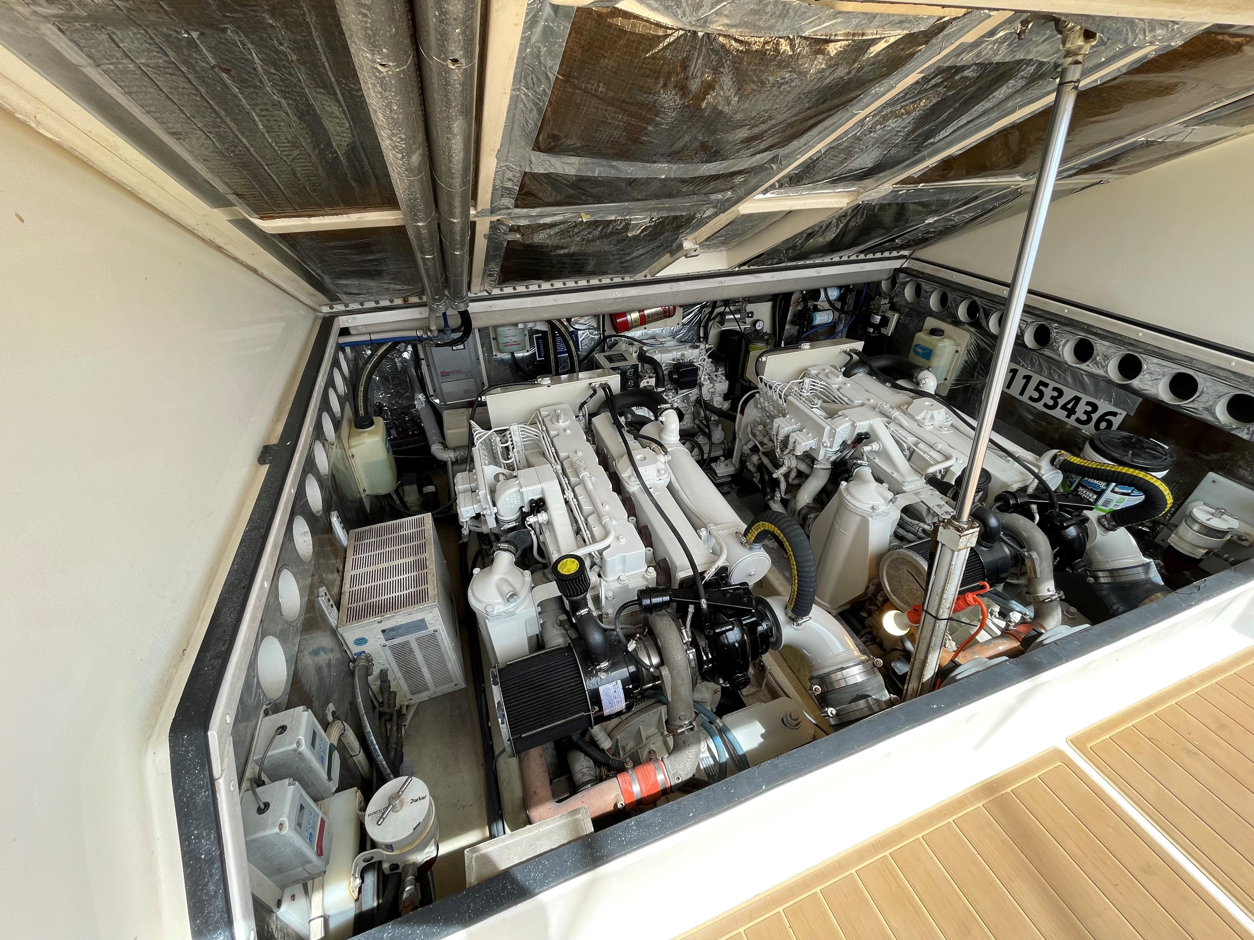 35 Carolina Classic- Engine Room