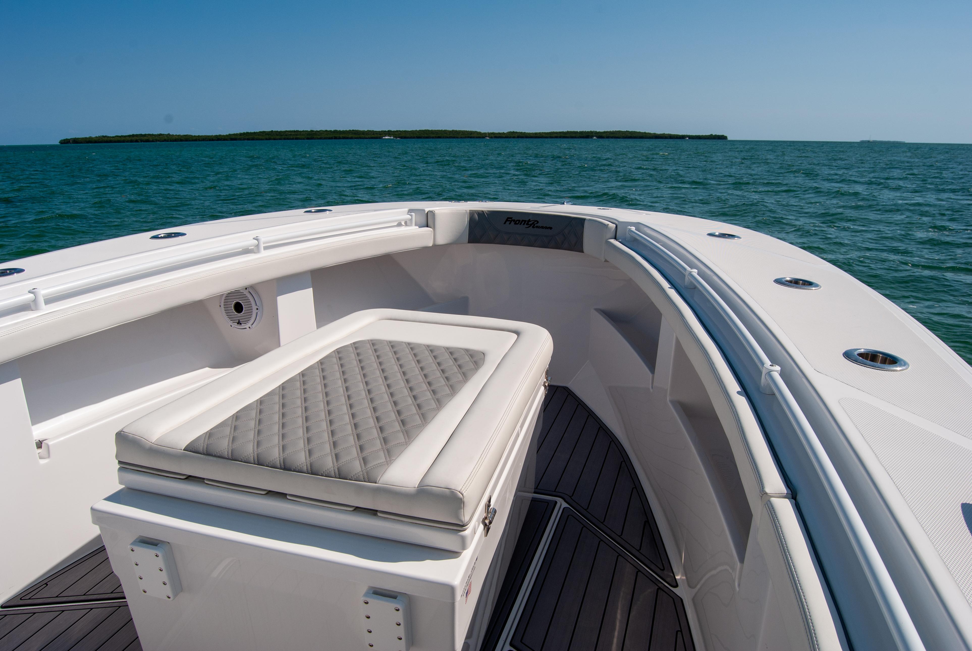 2023-front-runner-33-center-console-power-9629153-20241205101544259-1_XLARGE