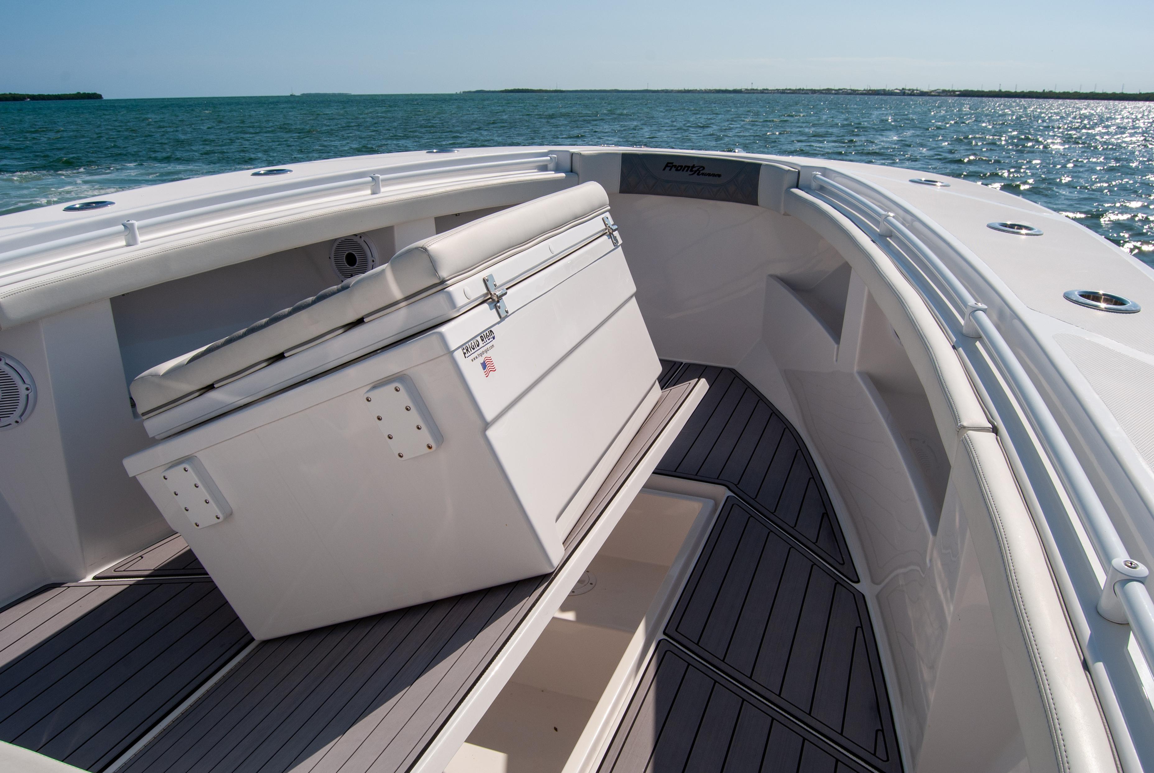 2023-front-runner-33-center-console-power-9629153-20241205101548033-1_XLARGE