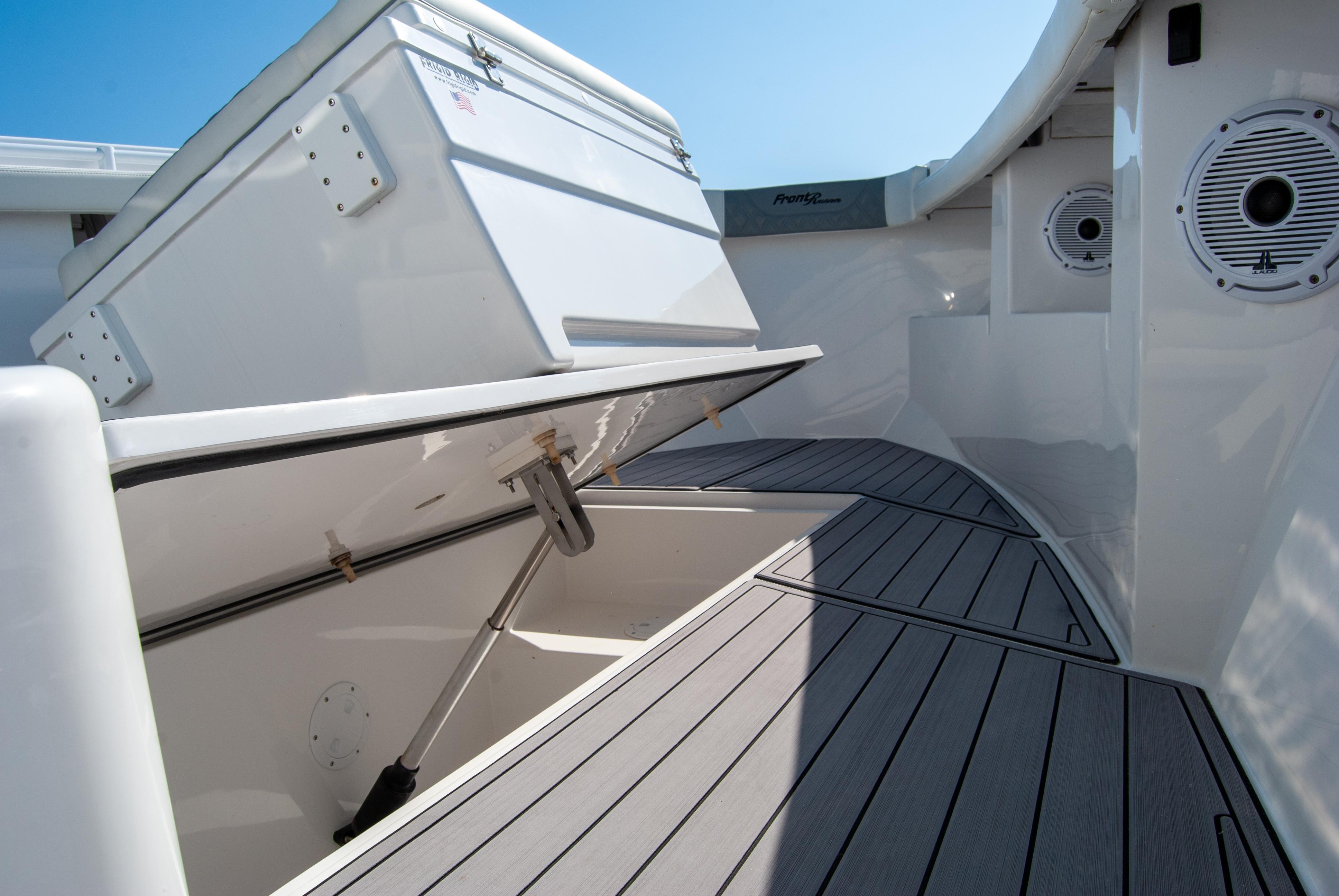 2023-front-runner-33-center-console-power-9629153-20241205101551409-1_XLARGE