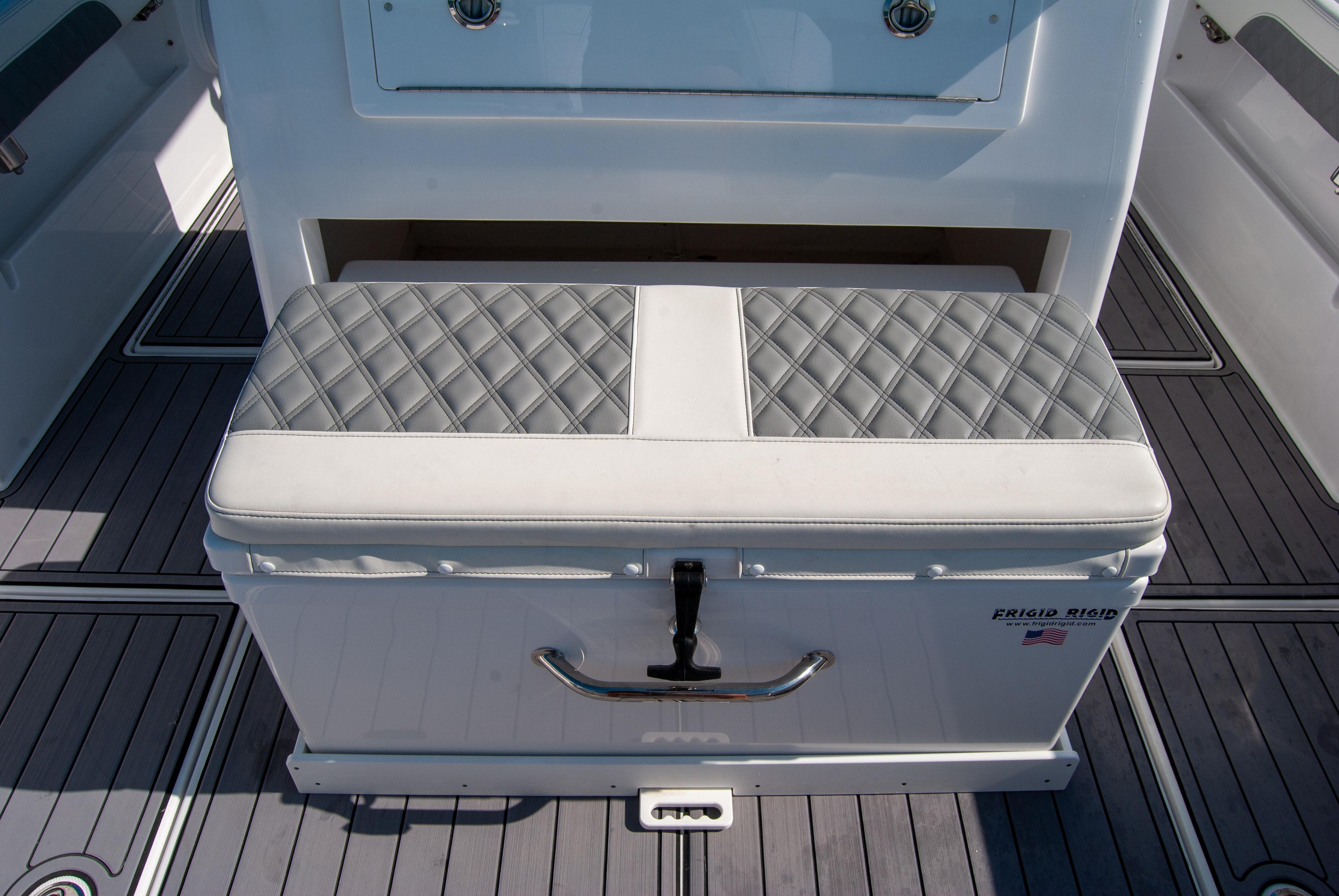 2023-front-runner-33-center-console-power-9629153-20241205101613444-1_XLARGE