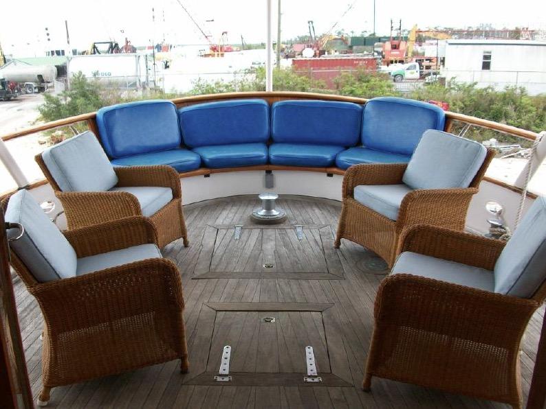 Aft deck seating