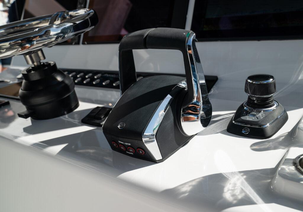 Front Runner-37 Catamaran 2026 -FL-US-Control panel of 2026 Front Runner 37 Catamaran with steering wheel and throttle.-9829170 | Thumbnail