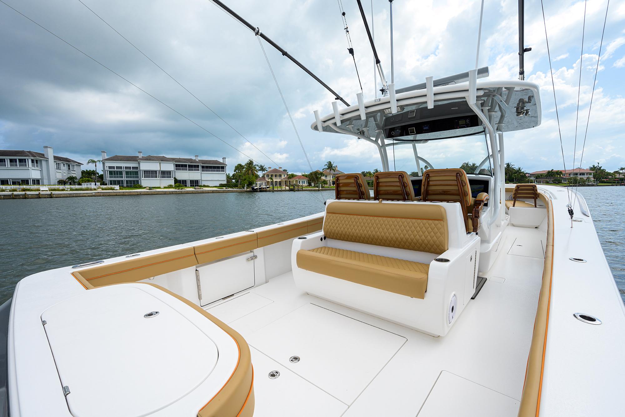 Valhalla 41 Reel Time - Aft Facing Console Seat