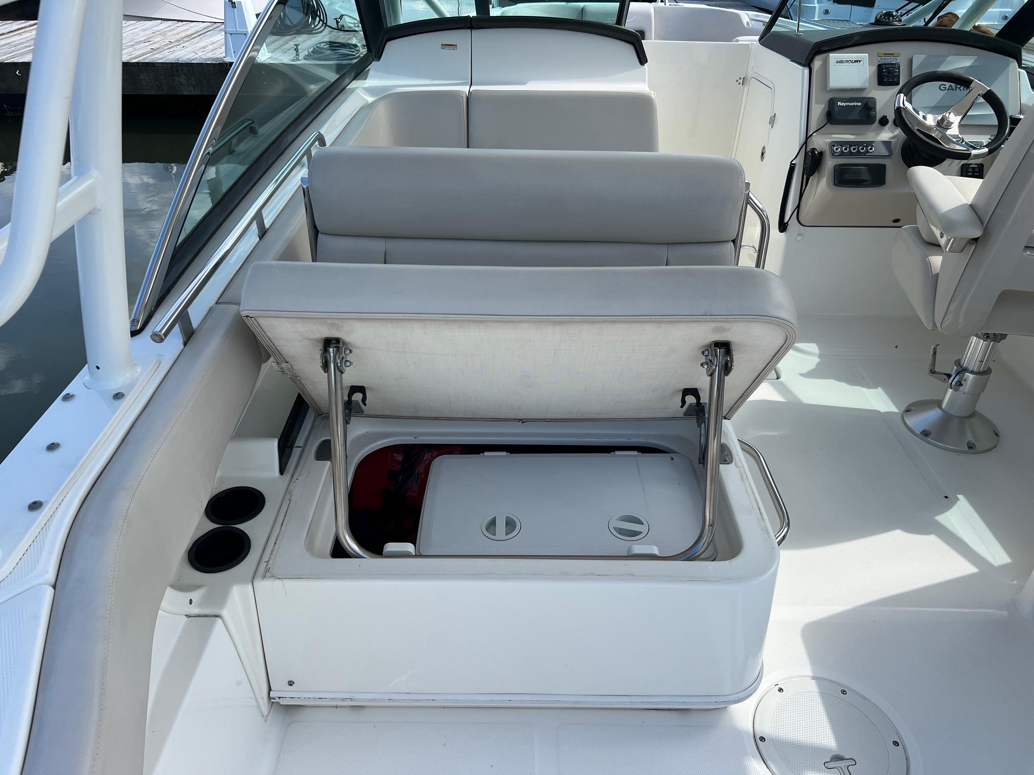 2016-boston-whaler-270-vantage-power-9819173-20250529104353903-1_XLARGE