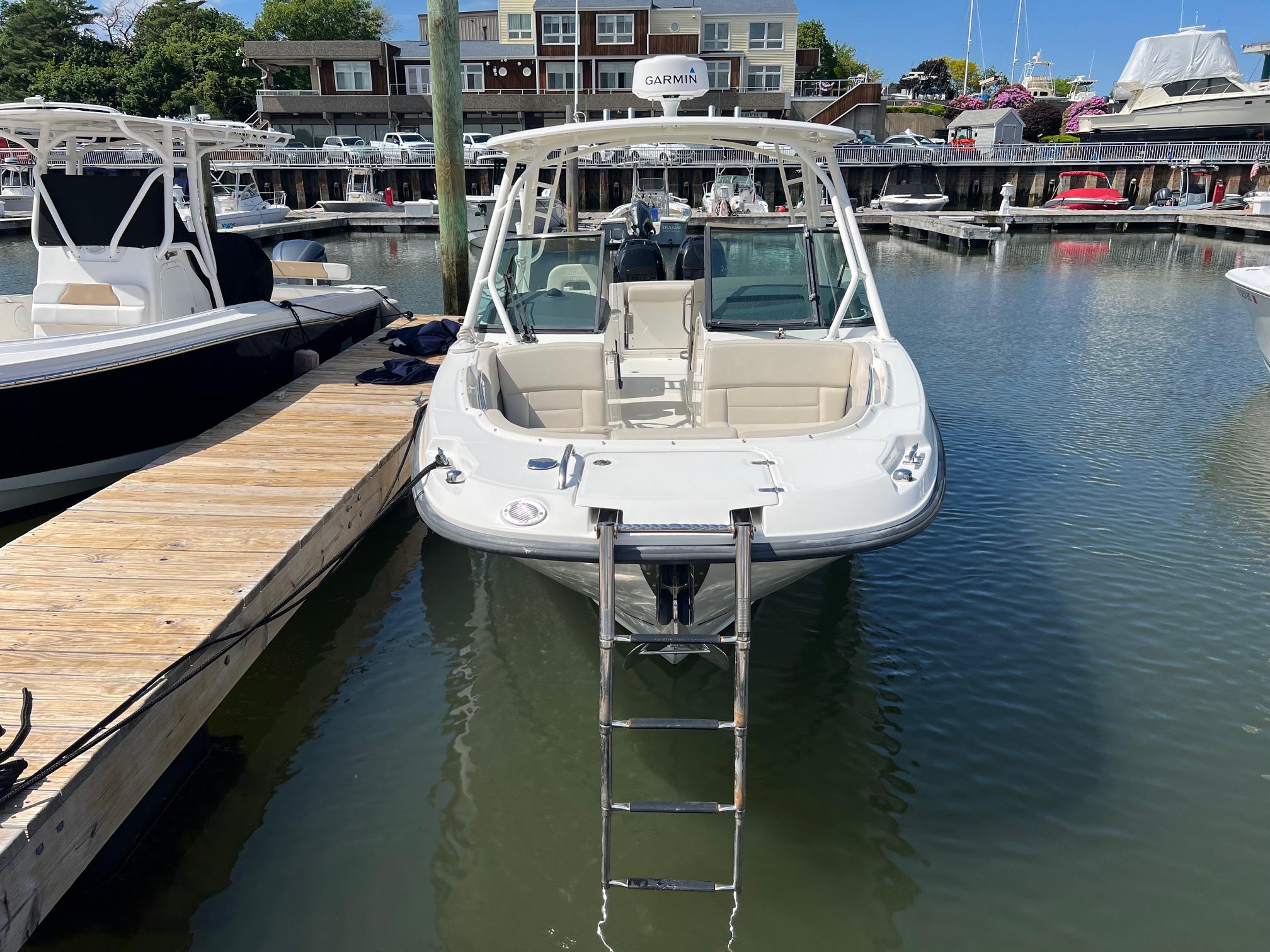 2016-boston-whaler-270-vantage-power-9819173-20250529104424096-1_XLARGE