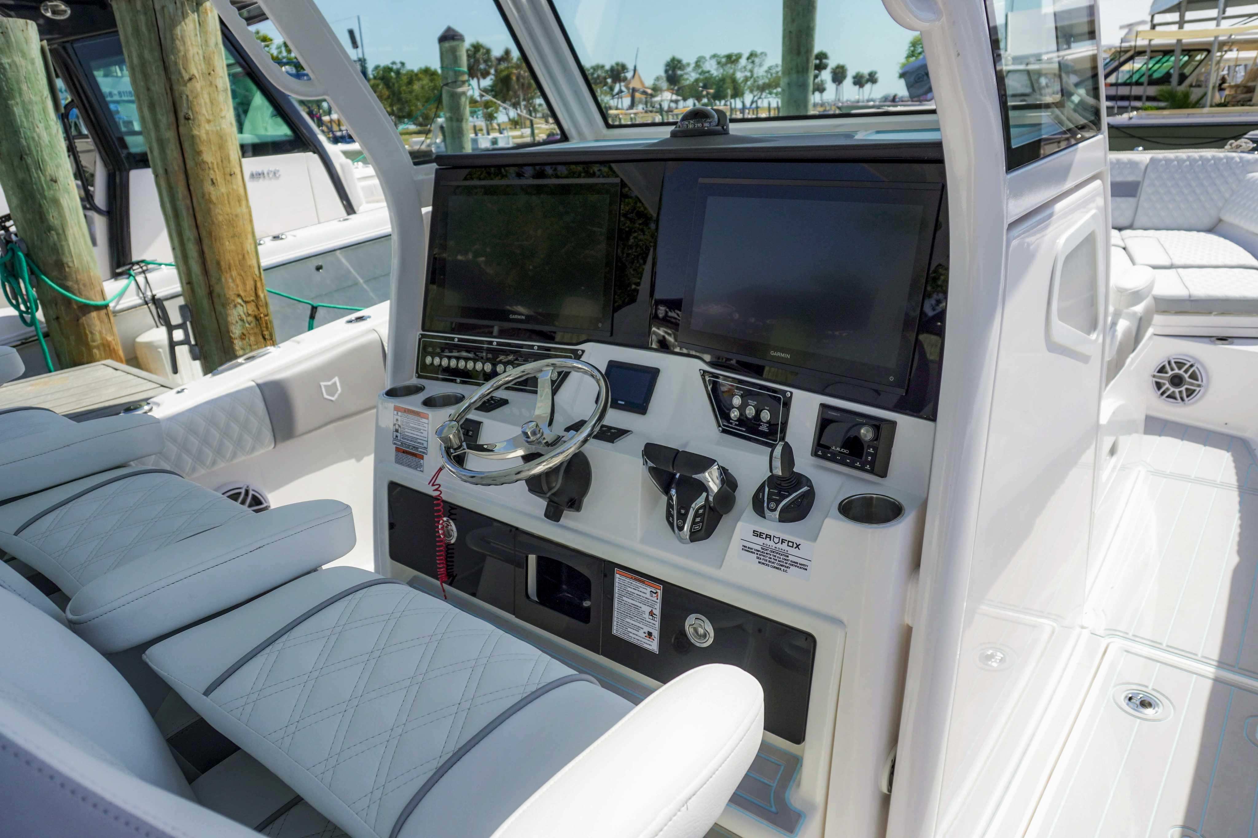 2026-sea-fox-368-commander-power-9779174-20250514135532035-1_XLARGE