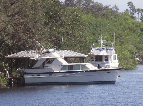 44' Hatteras Motoryacht Tri-Cabin