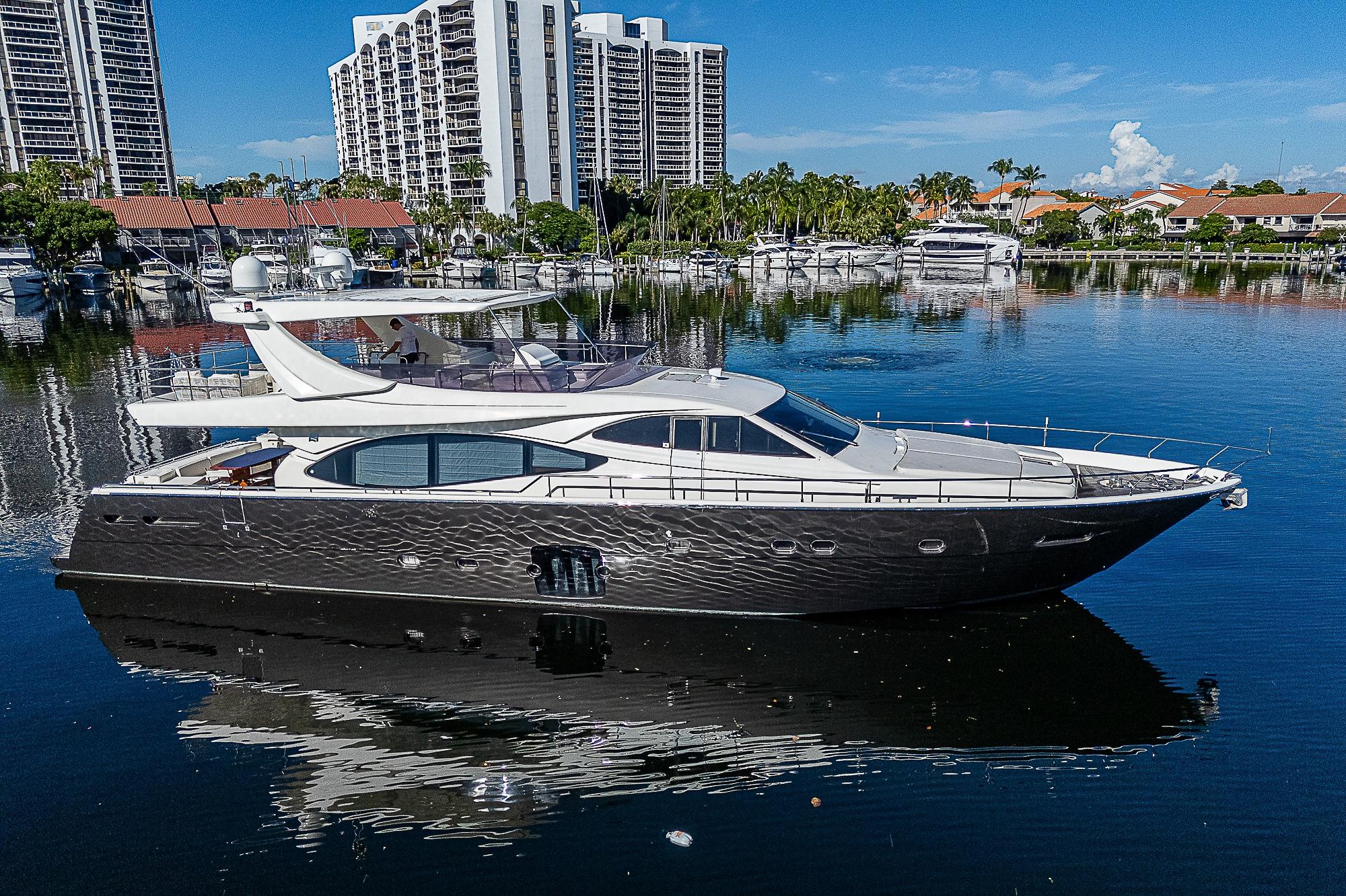 2009 FERRETTI YACHTS 780 MY