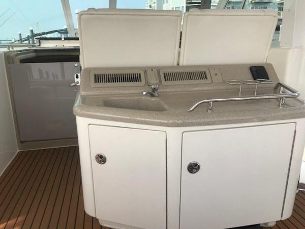 2004 Sea Ray boat for sale, model of the boat is 390 Motor Yacht & Image # 4 of 49