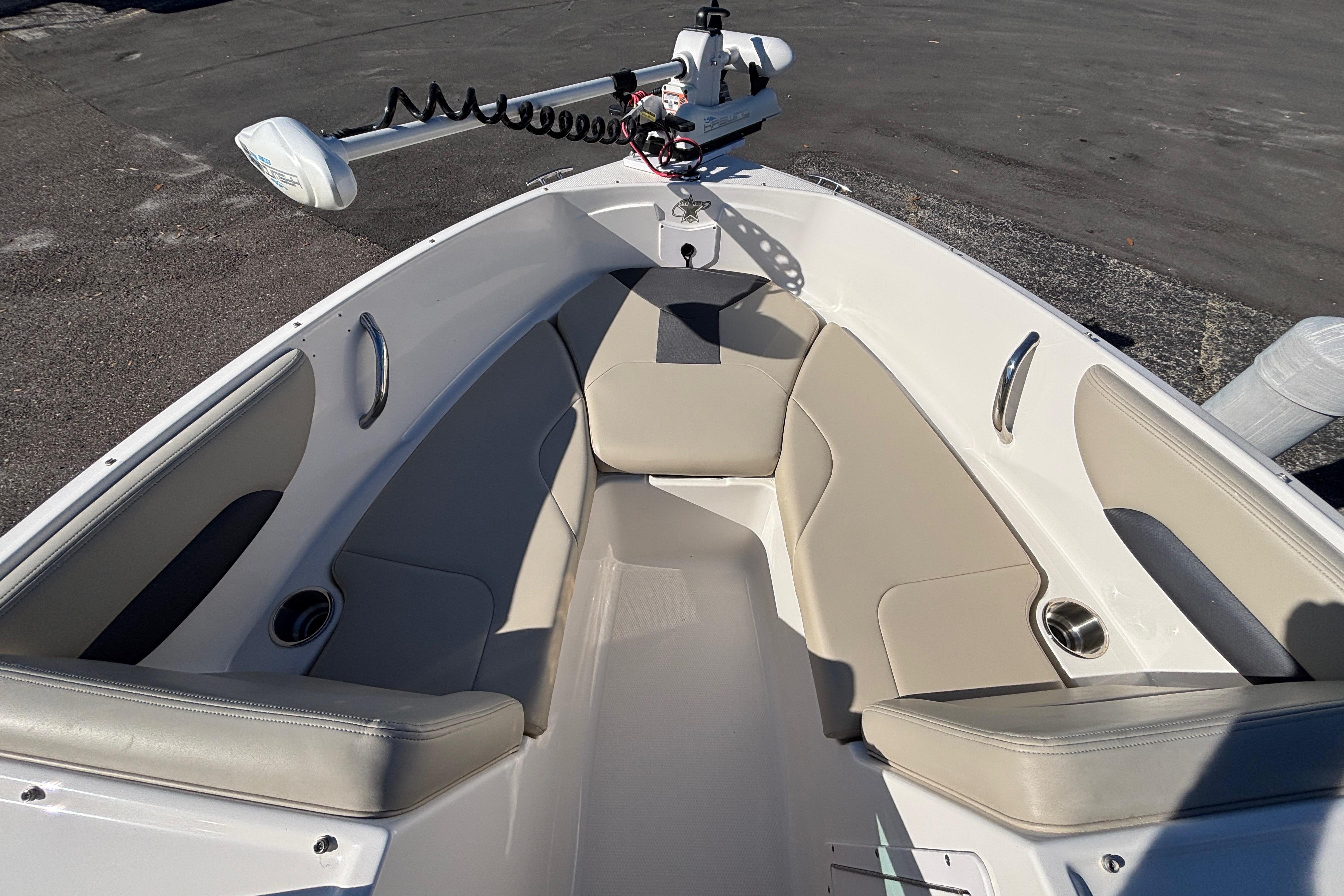 2015 Chaparral 19 H2O Ski & Fish-13