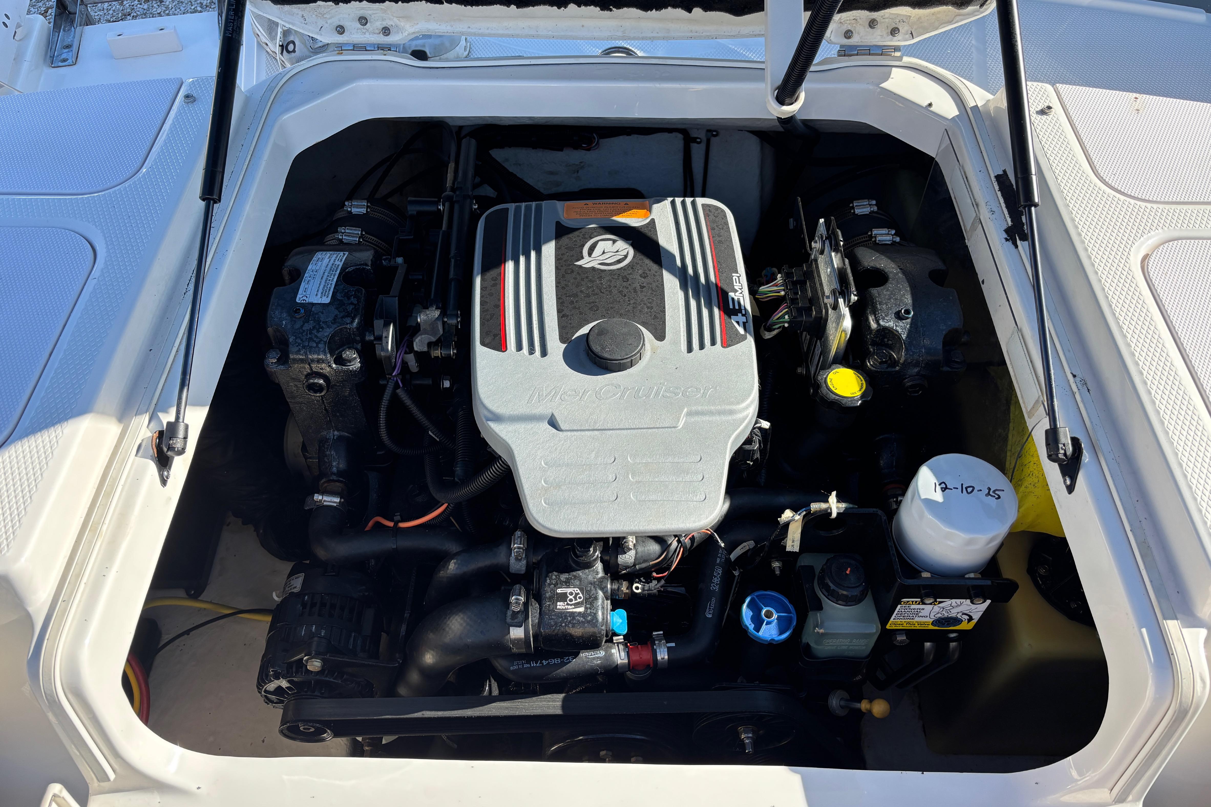 2015 Chaparral 19 H2O Ski & Fish-19