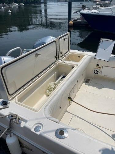 2006 World Cat boat for sale, model of the boat is 27 HT & Image # 8 of 15