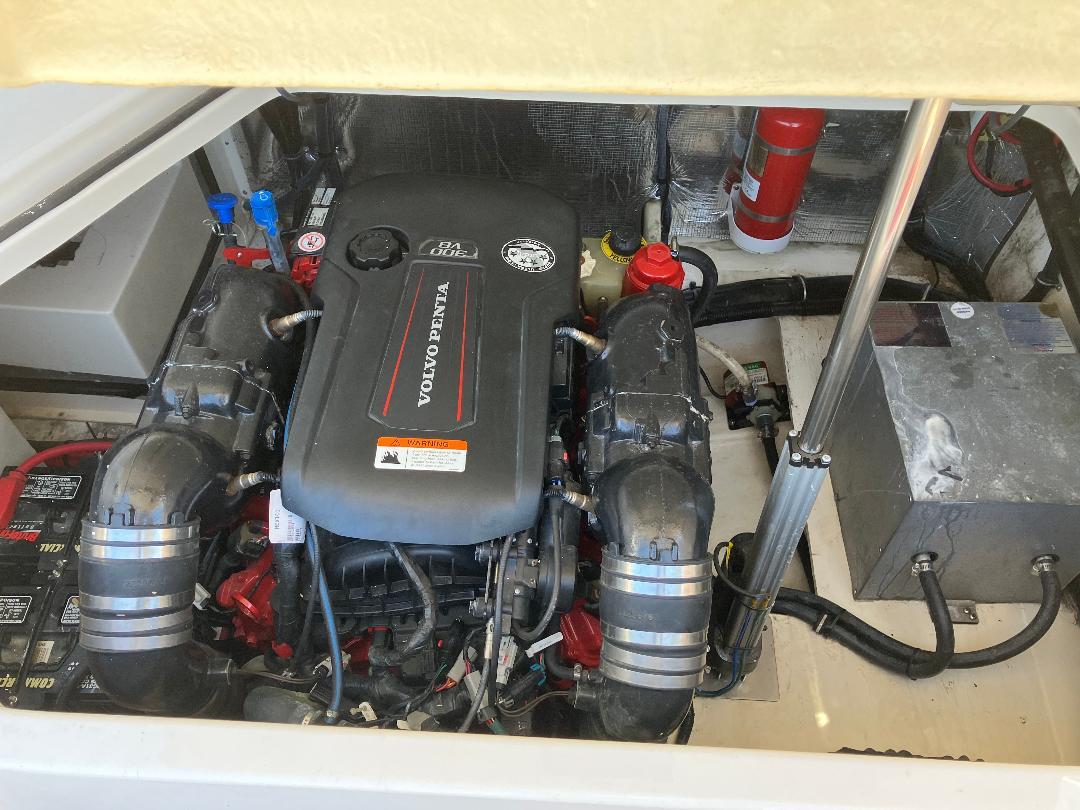 2018-regal-28-express-power-9759214-976832666-0-150420250730-17