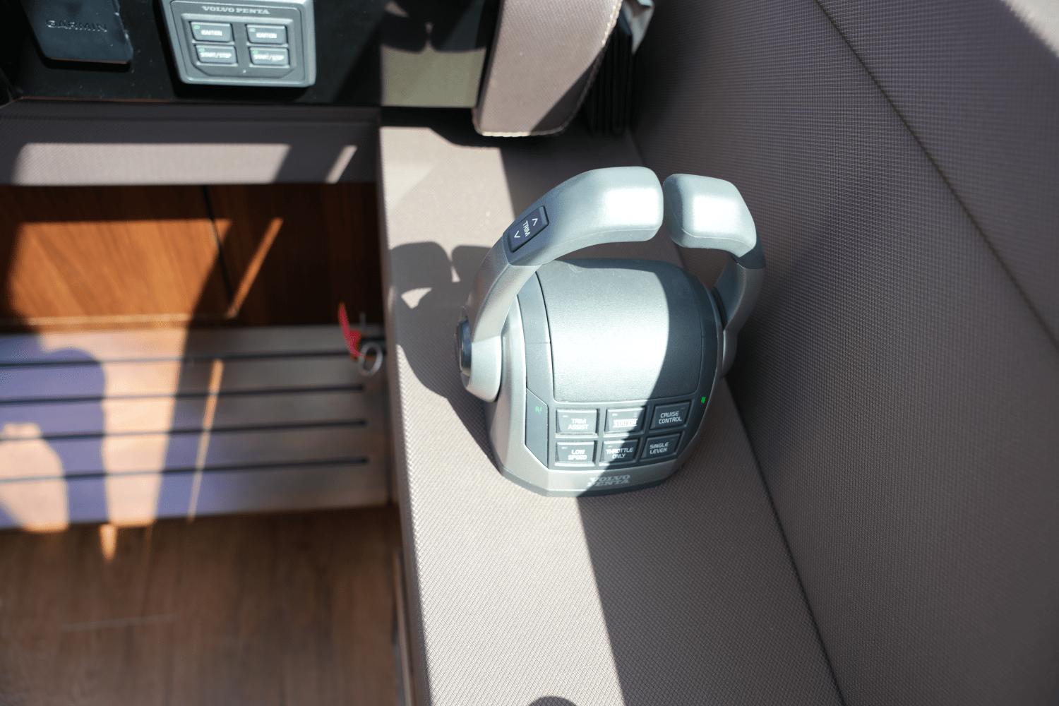 2022-cruisers-yachts-54-cantius-power-9729215-978294395-0-150520250826-43