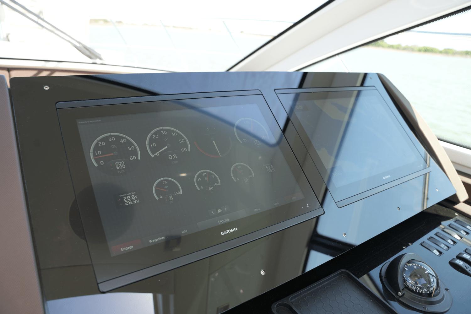 2022-cruisers-yachts-54-cantius-power-9729215-978294397-0-150520250826-45