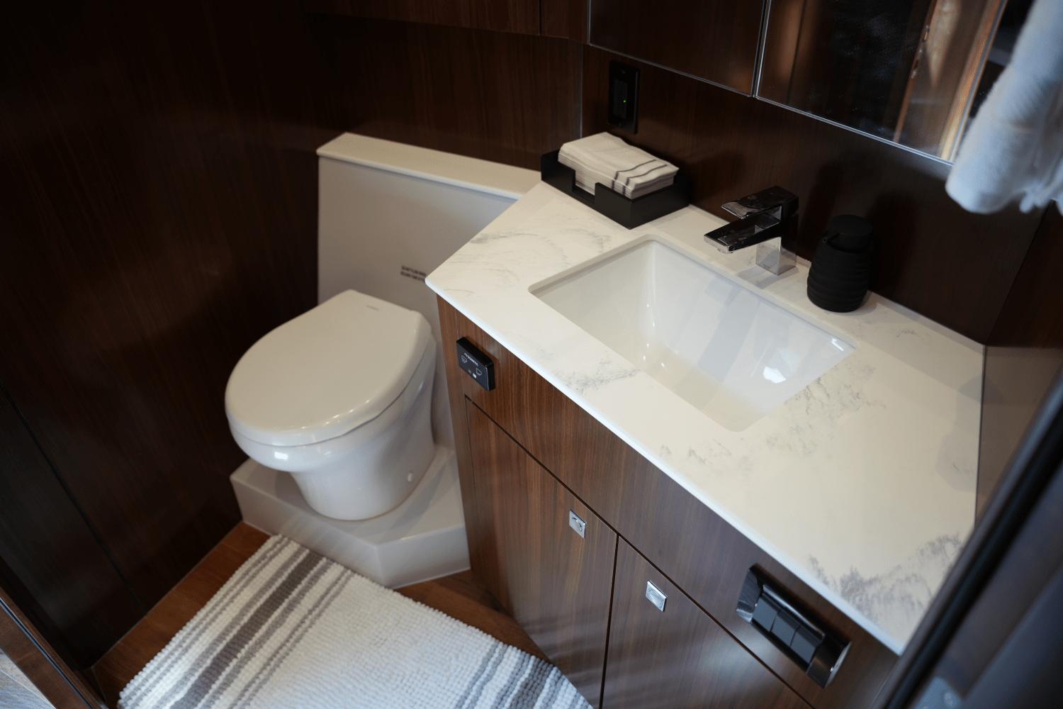 2022-cruisers-yachts-54-cantius-power-9729215-978294403-0-150520250826-57