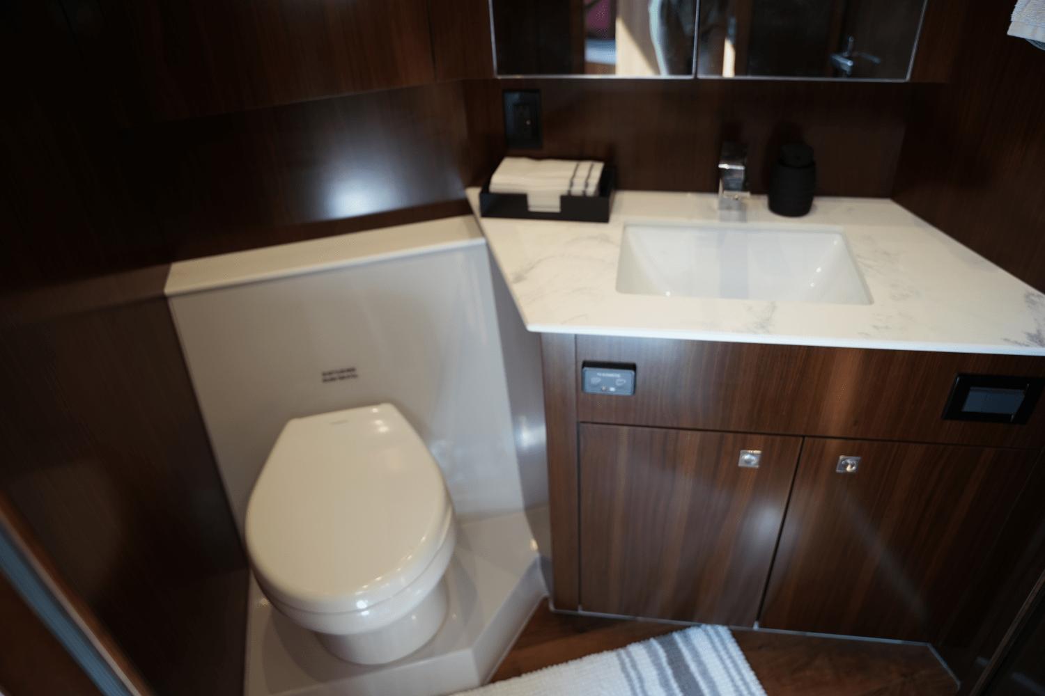 2022-cruisers-yachts-54-cantius-power-9729215-978294404-0-150520250826-56