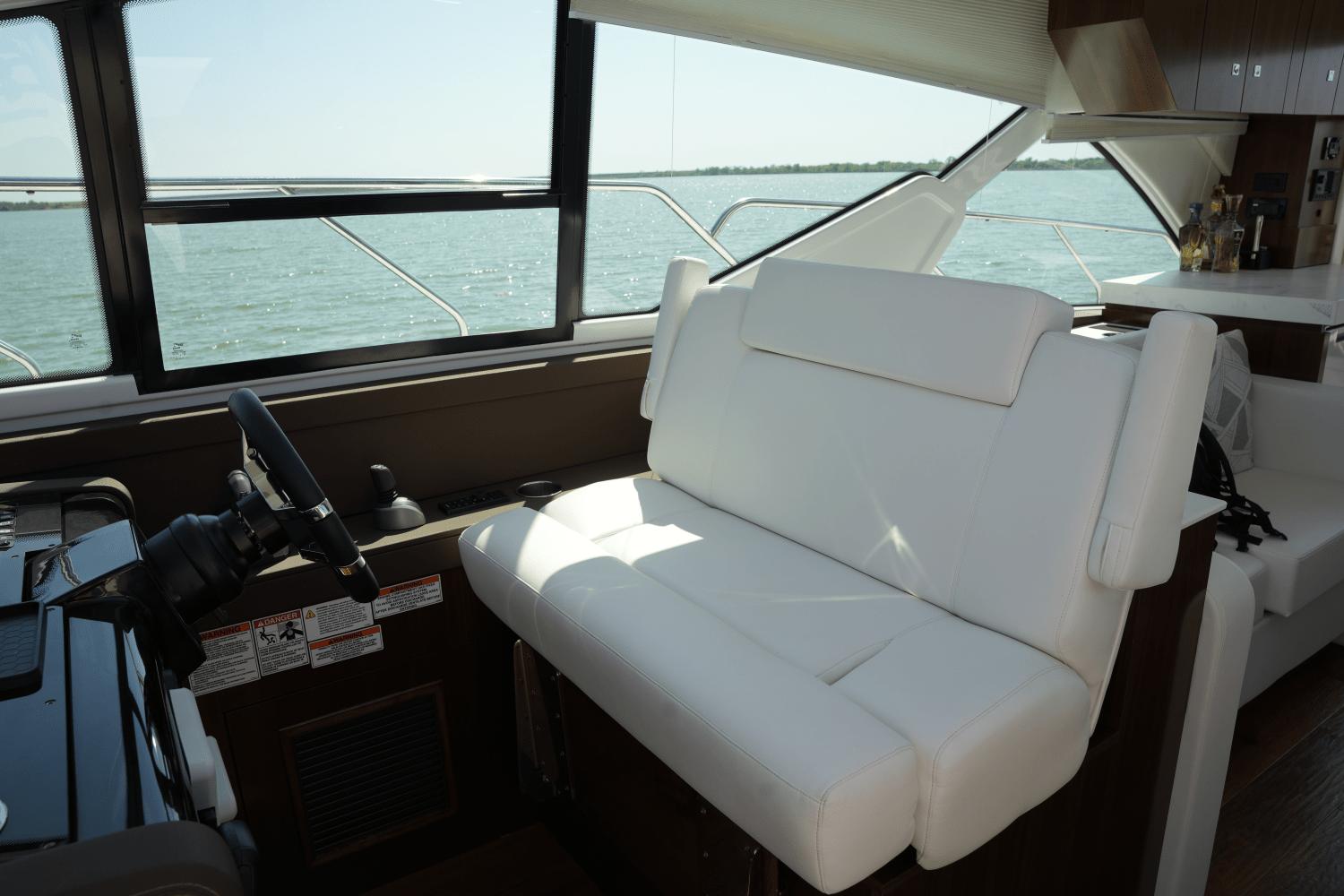 2022-cruisers-yachts-54-cantius-power-9729215-978294411-0-150520250826-40