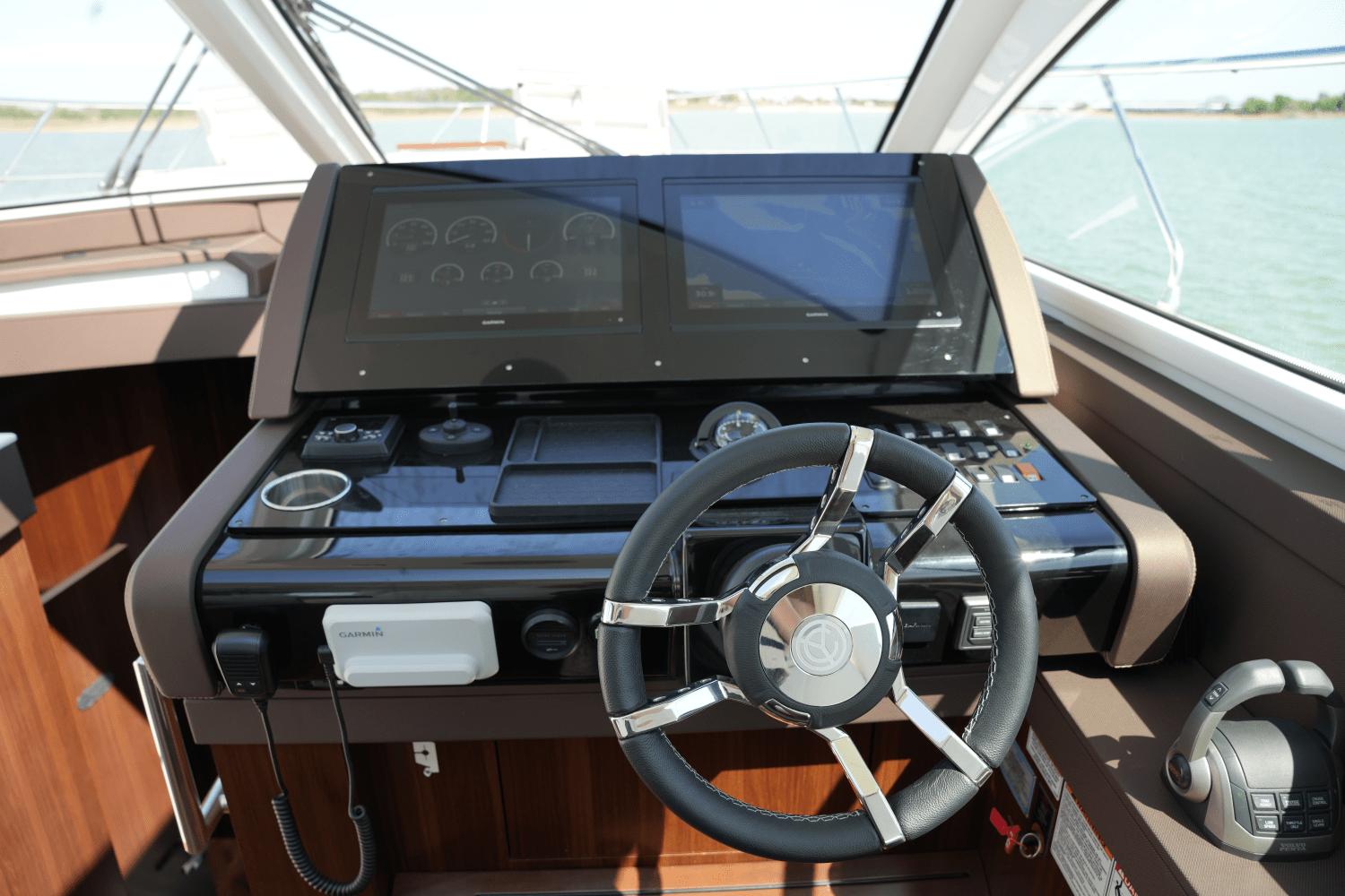 2022-cruisers-yachts-54-cantius-power-9729215-978294414-0-150520250826-42