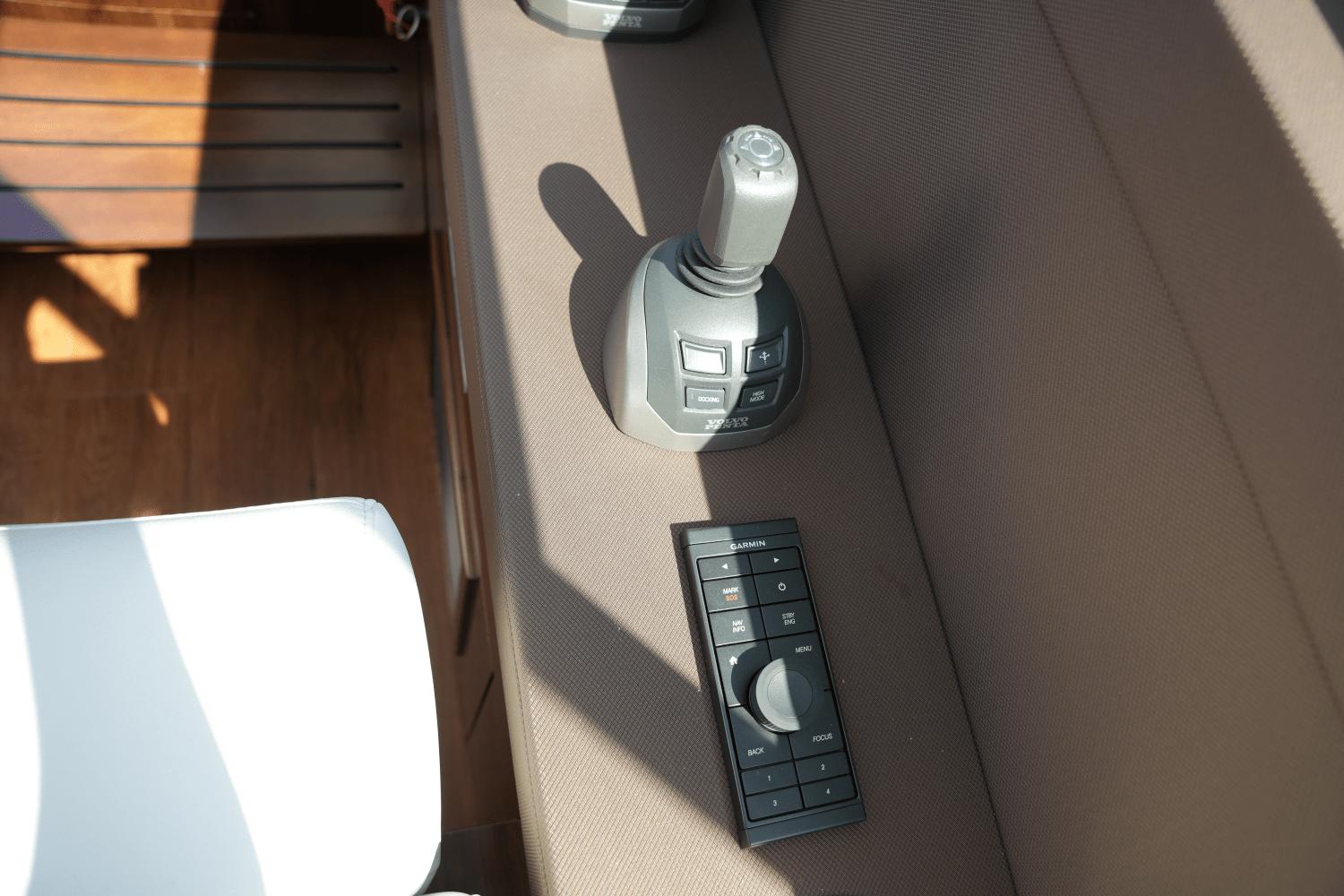 2022-cruisers-yachts-54-cantius-power-9729215-978294427-0-150520250826-44
