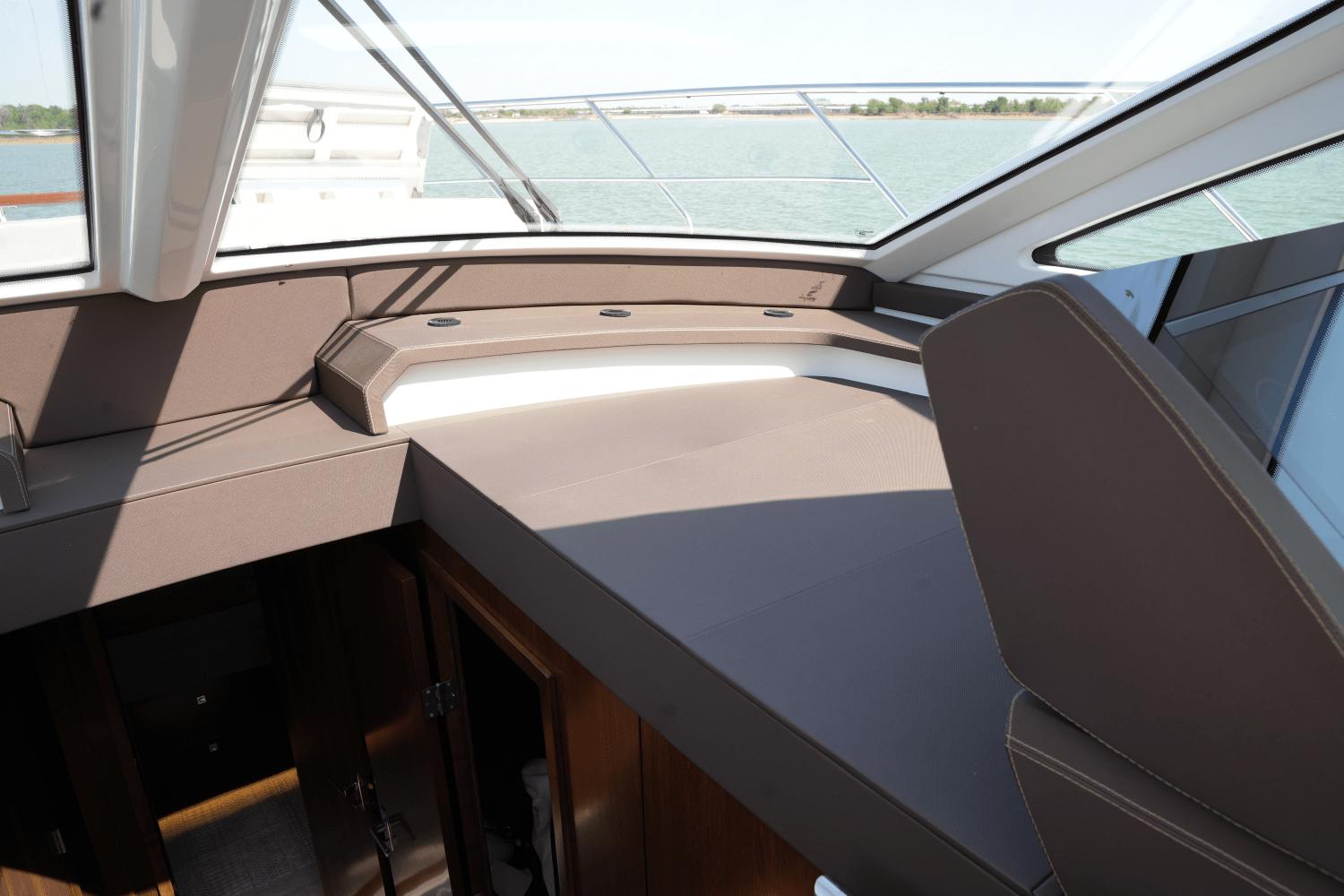 2022-cruisers-yachts-54-cantius-power-9729215-978294432-0-150520250826-48