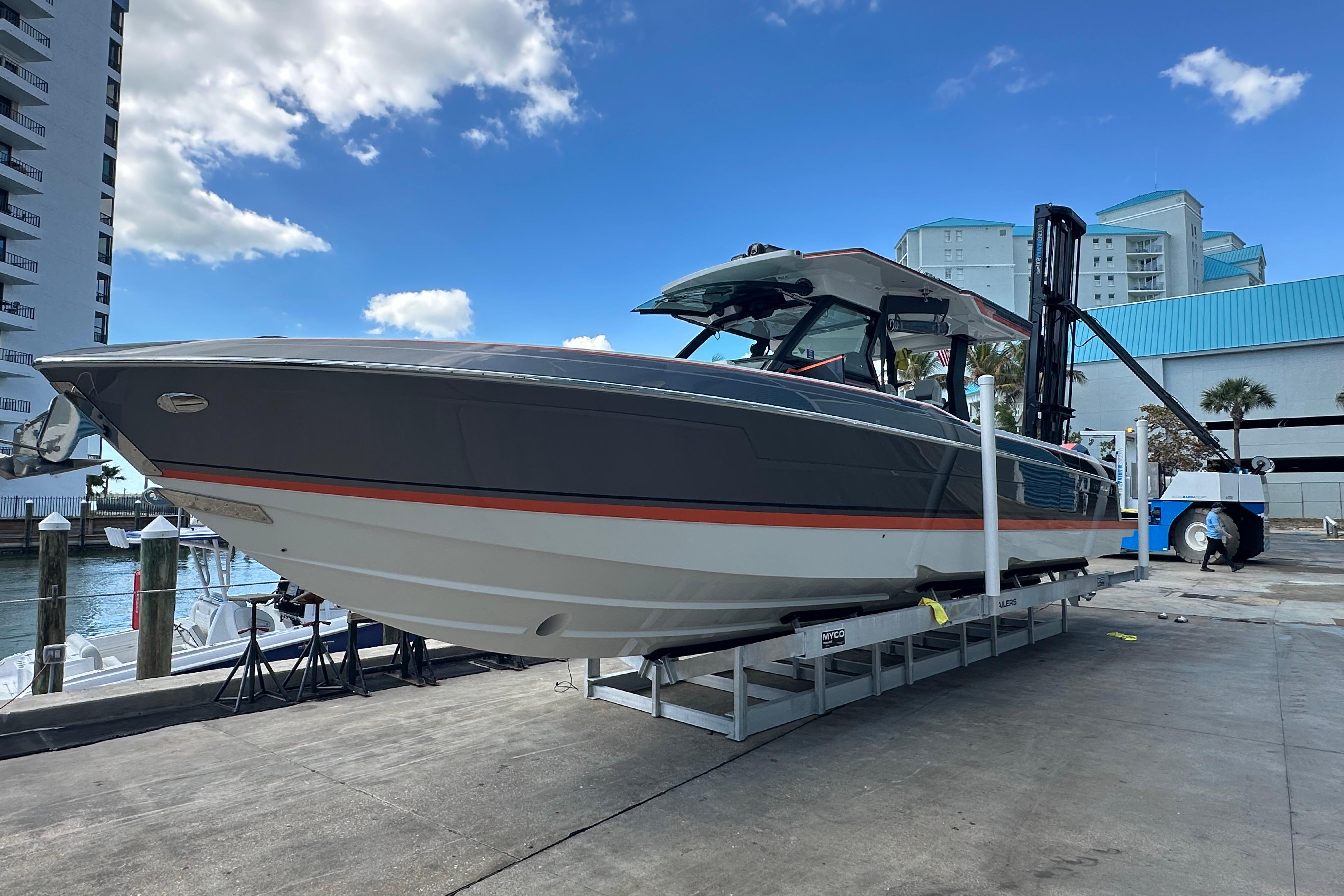 2024 Formula 387 Center Console Fish