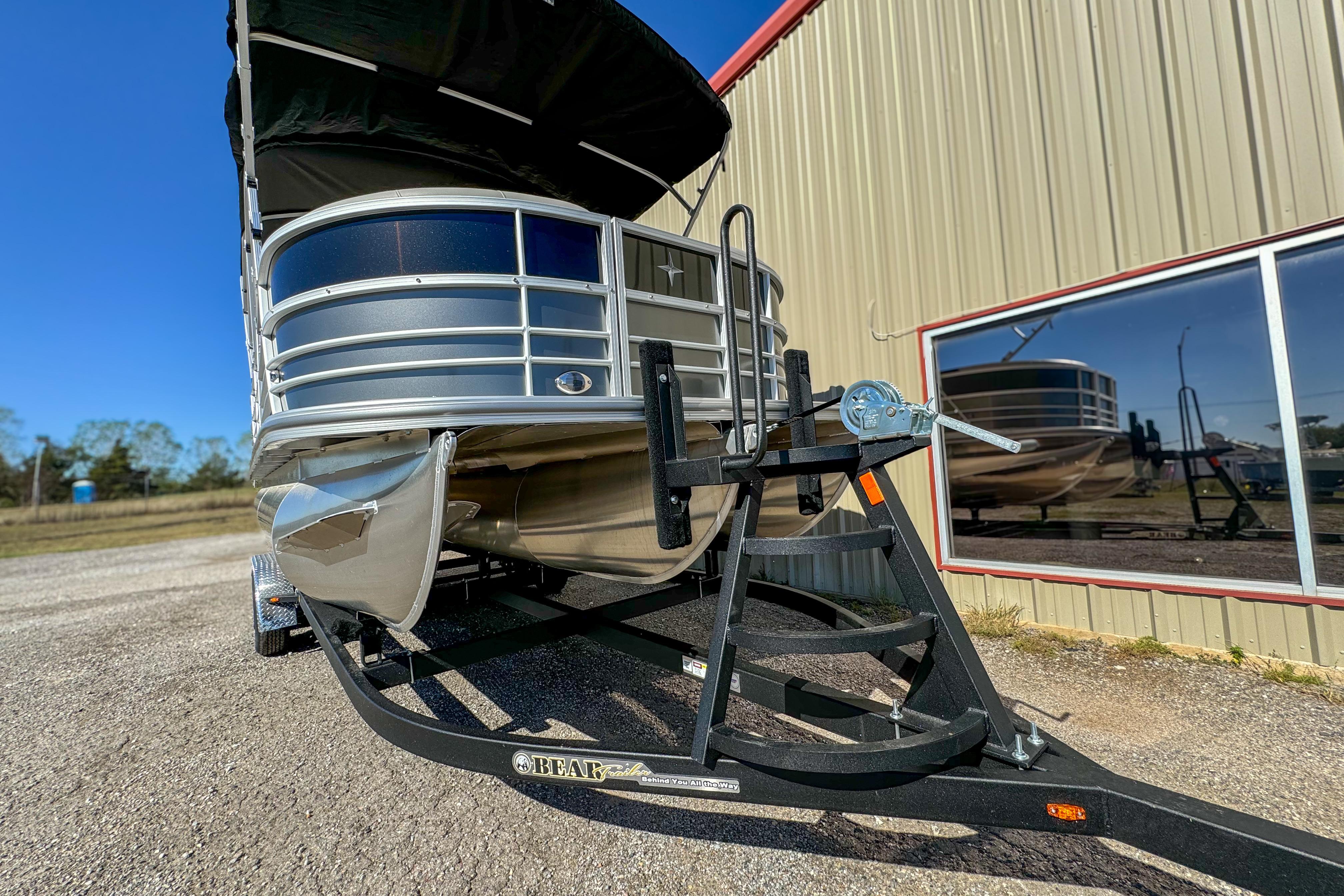 2024 Berkshire 24RFX LE / Suzuki 140 HP - Image 3