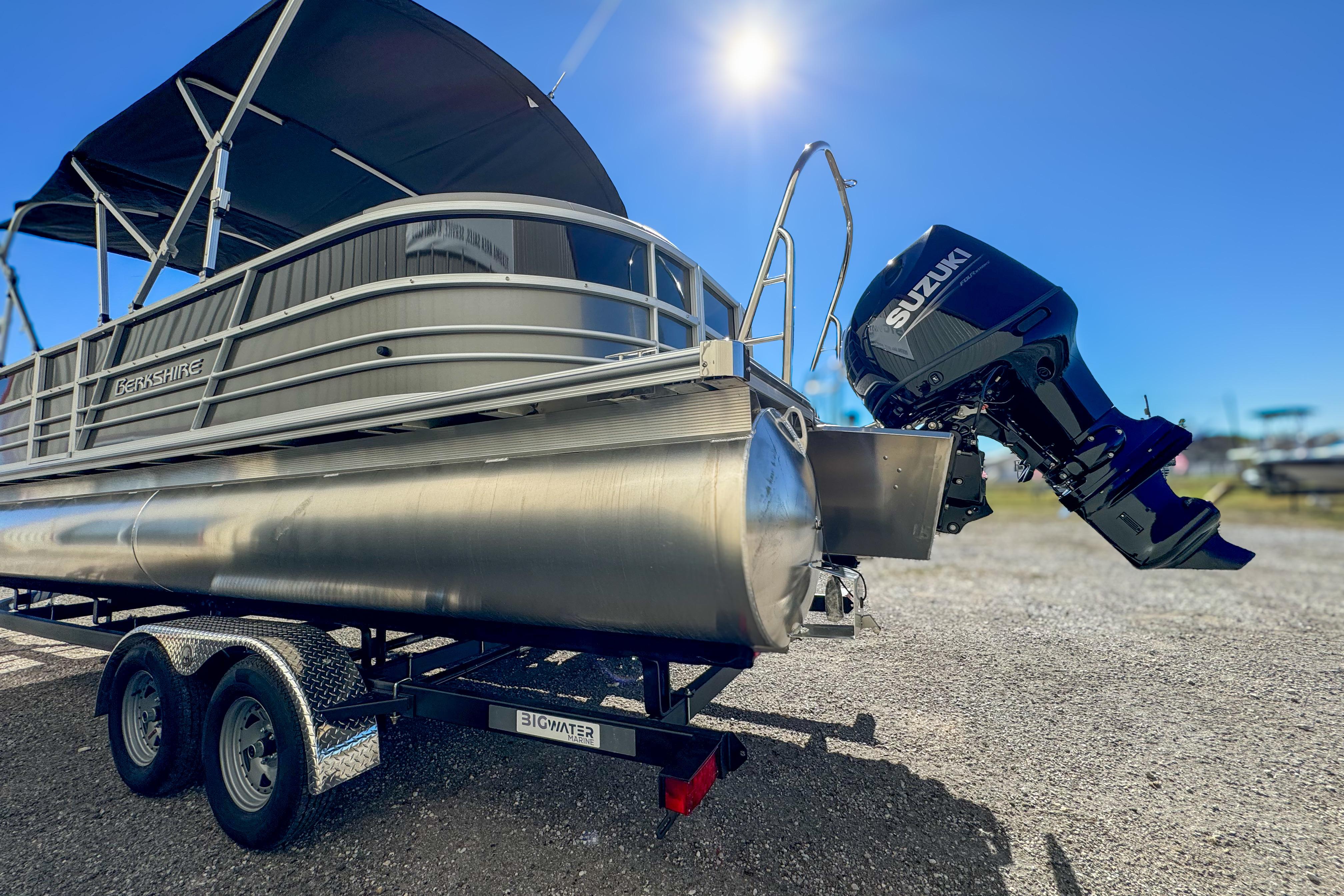 2024 Berkshire 24RFX LE / Suzuki 140 HP - Image 4