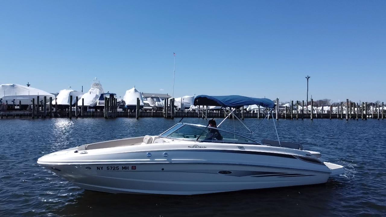 2011 Sea Ray 240 Sundeck