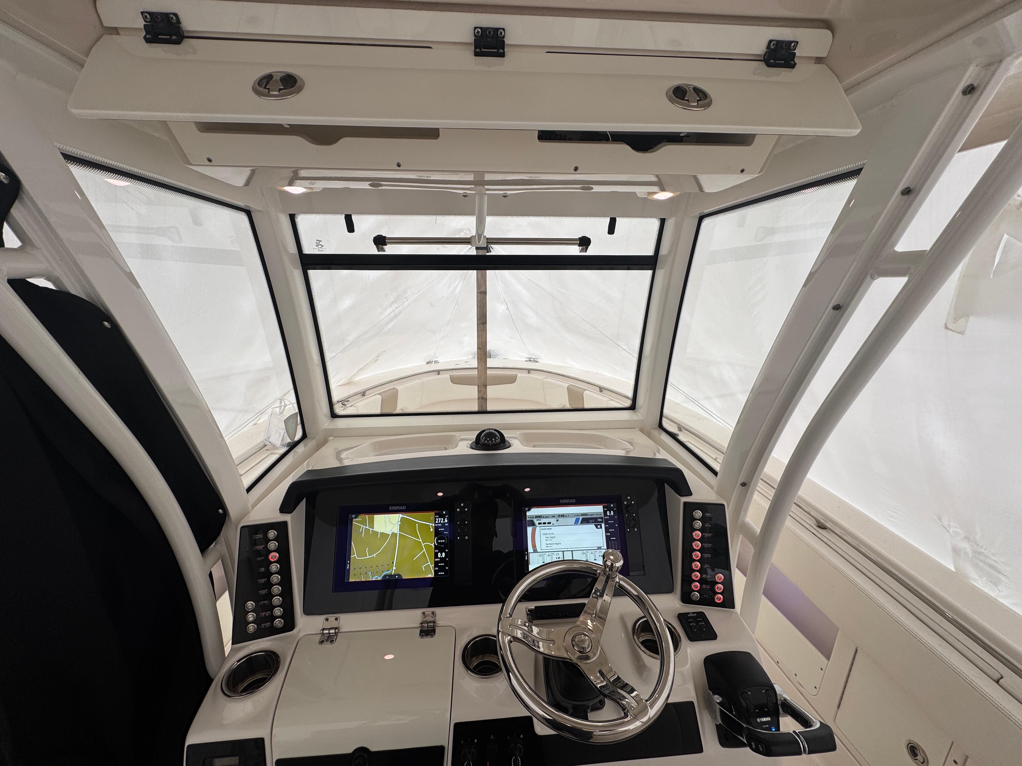 2018-robalo-r302-center-console-power-9819227-20250529092822864-1_XLARGE