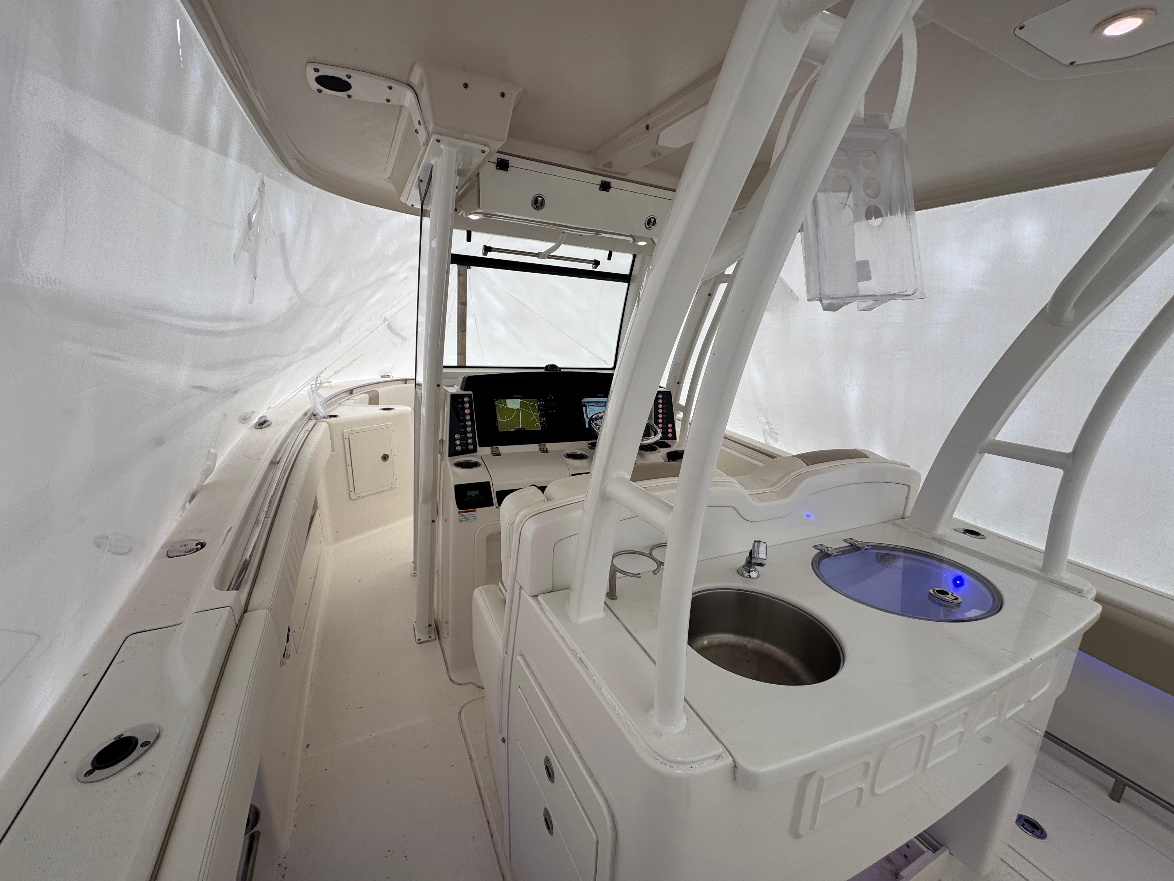 2018-robalo-r302-center-console-power-9819227-20250529092901890-1_XLARGE