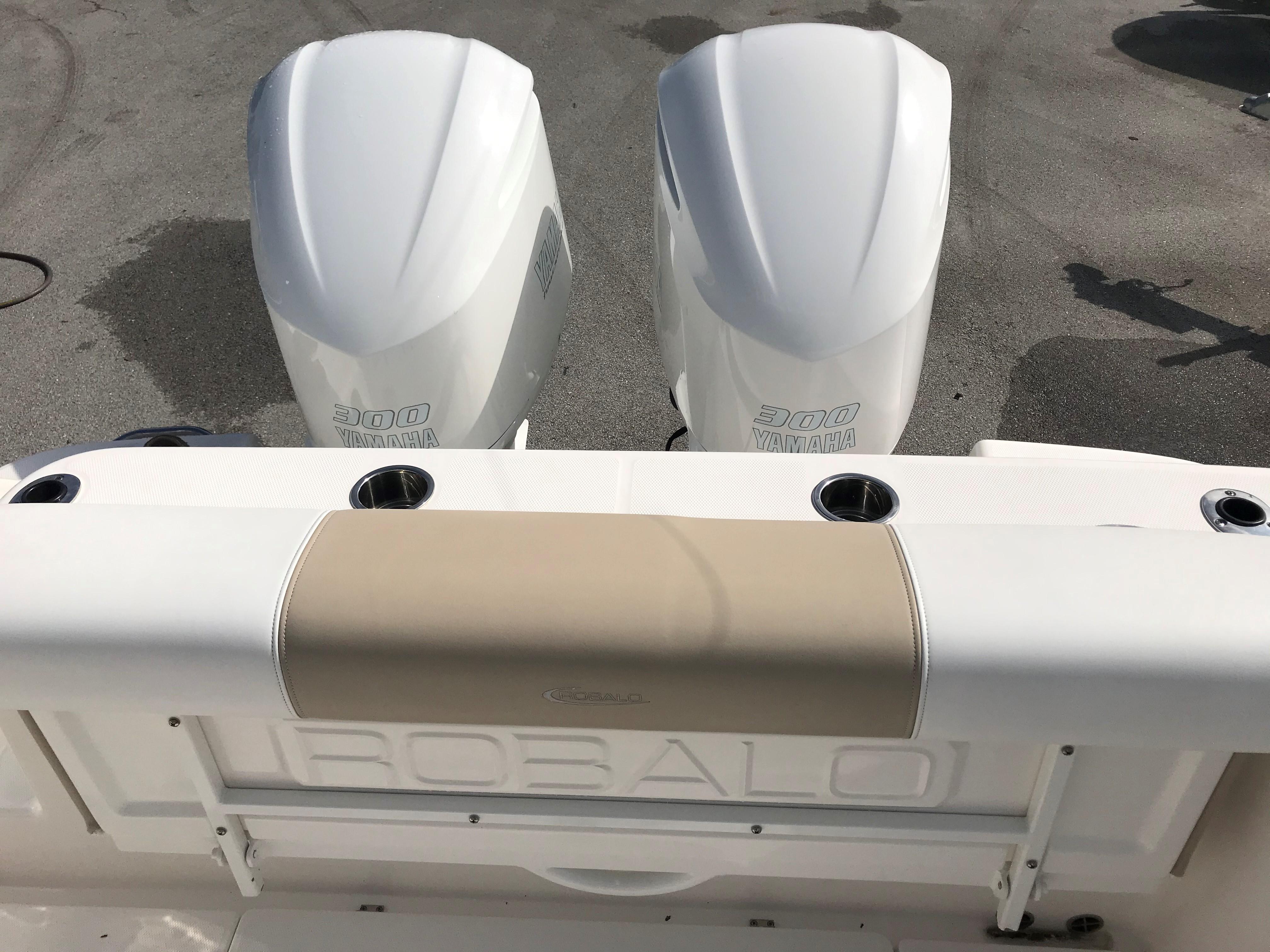 2018-robalo-r302-center-console-power-9819227-20250529104308921-1_XLARGE