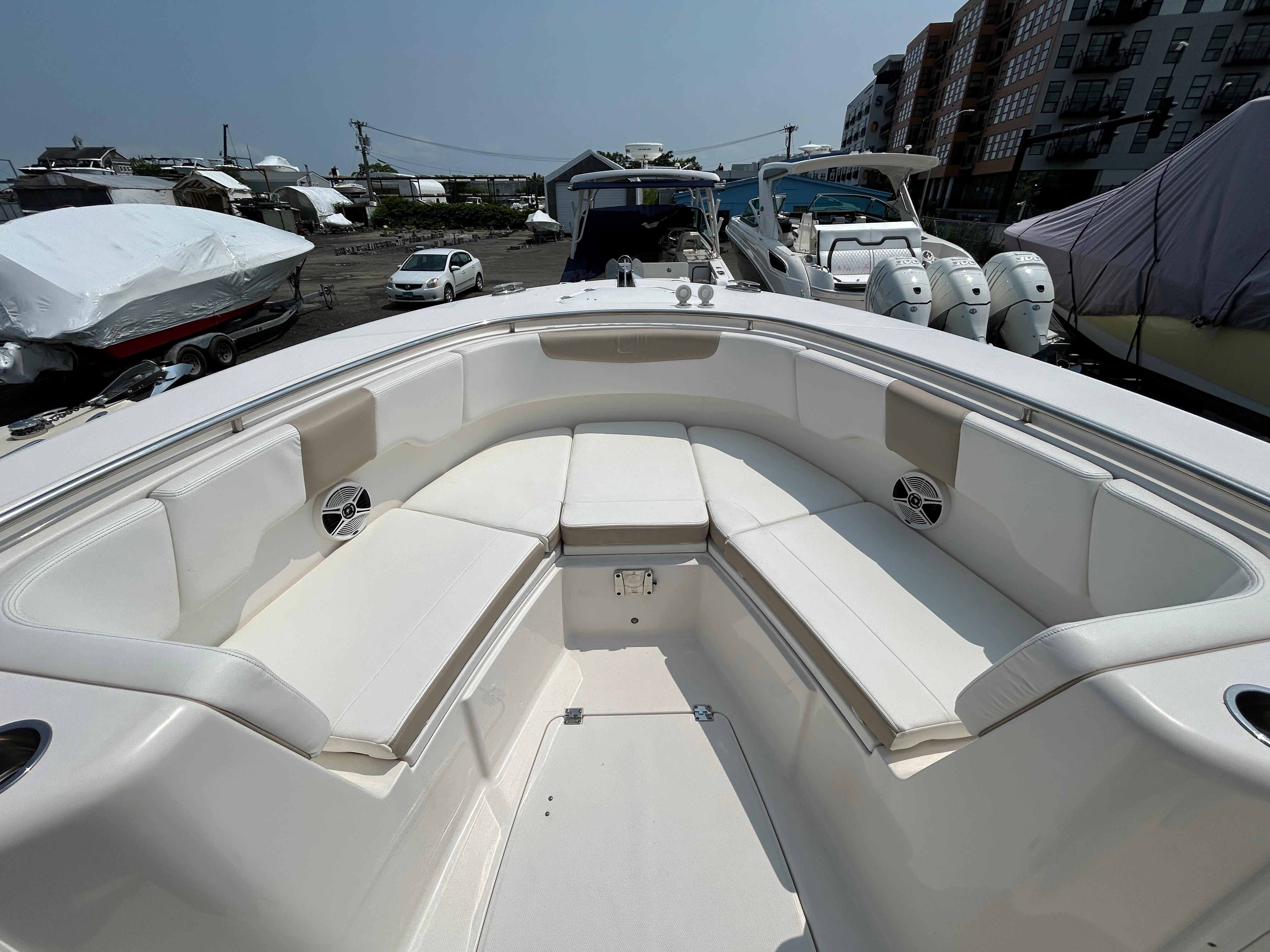 2018-robalo-r302-center-console-power-9819227-20250611131902808-1_XLARGE