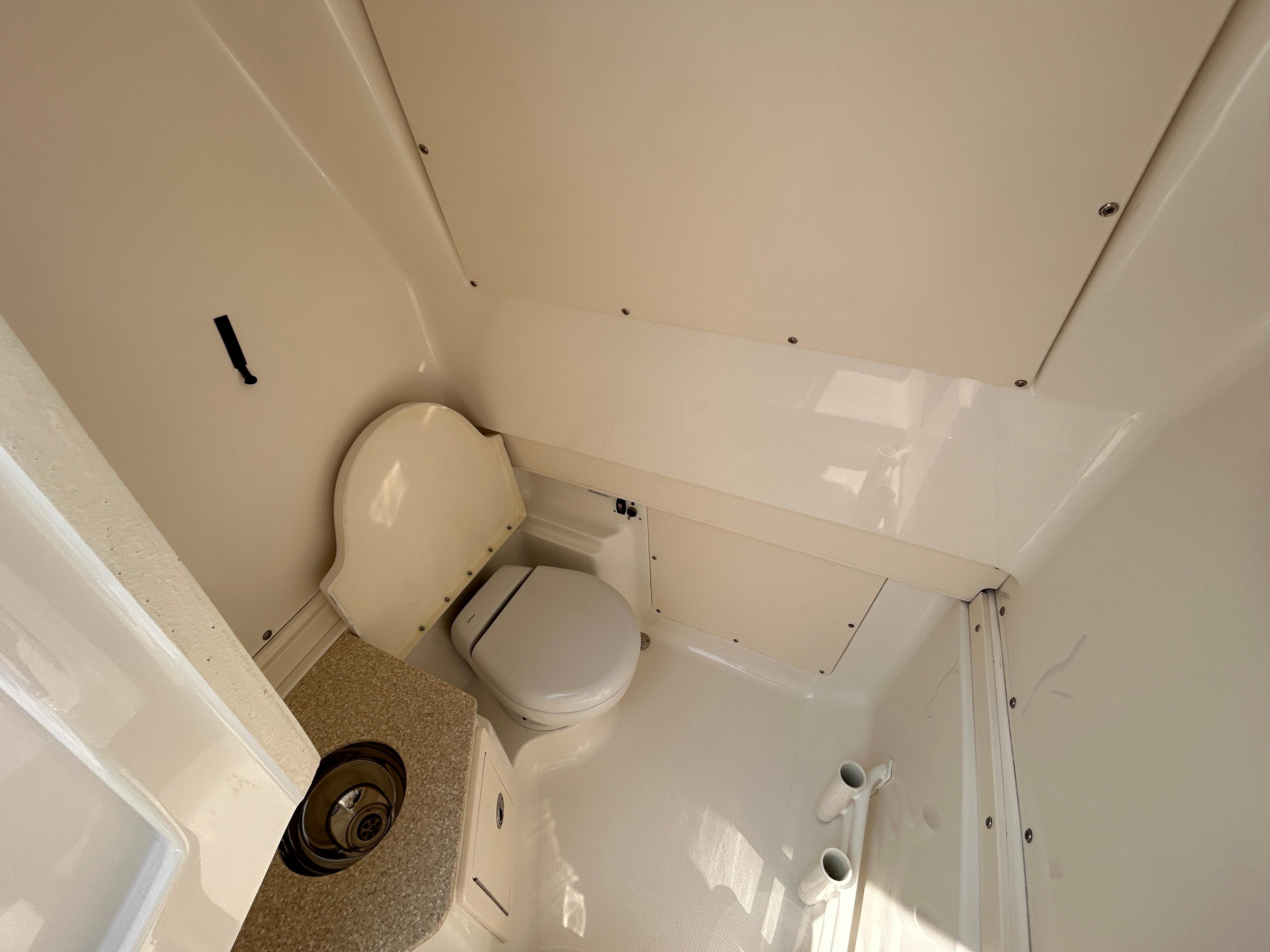 2018-robalo-r302-center-console-power-9819227-20250611131917721-1_XLARGE