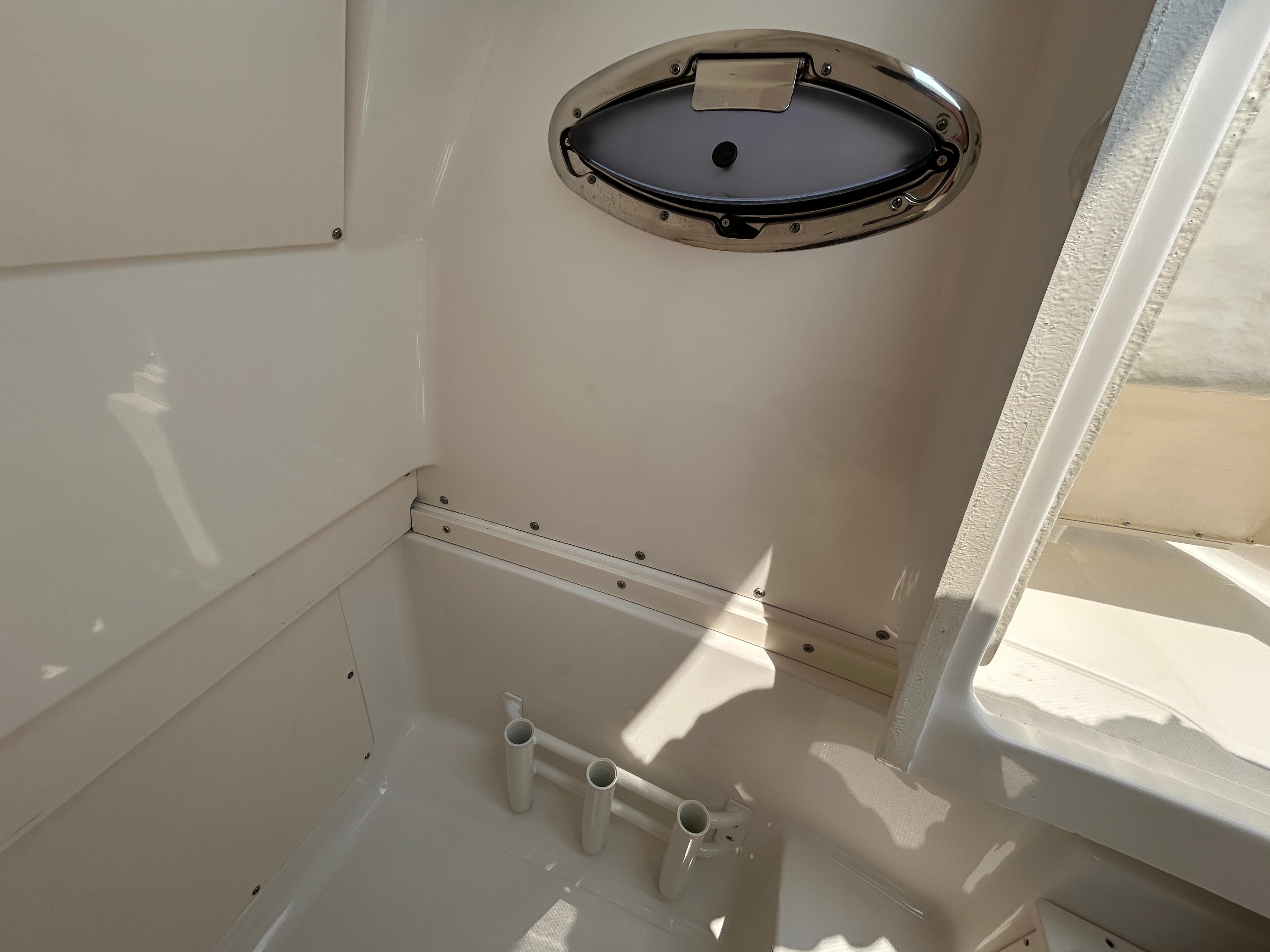 2018-robalo-r302-center-console-power-9819227-20250611131923634-1_XLARGE