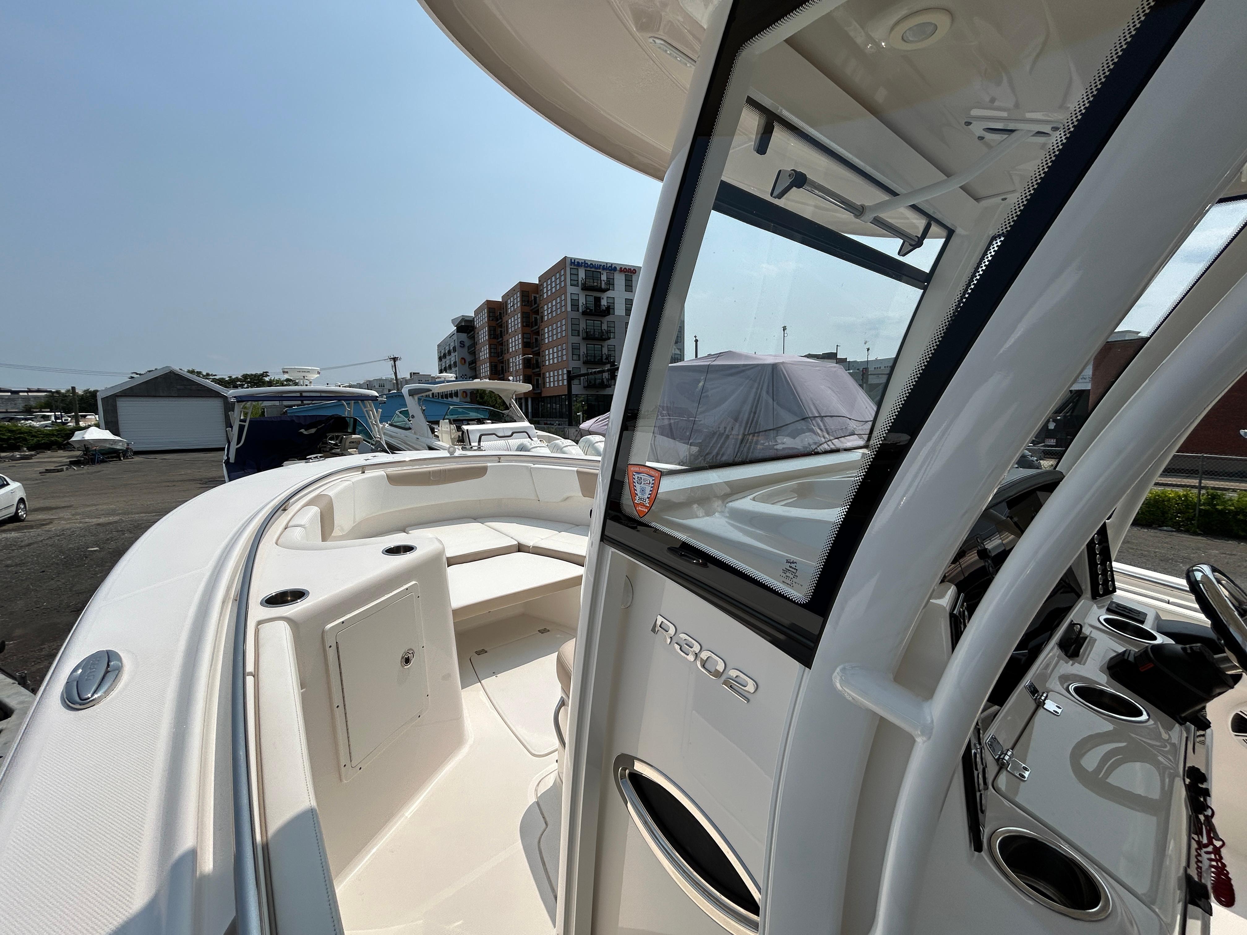 2018-robalo-r302-center-console-power-9819227-20250611131935824-1_XLARGE