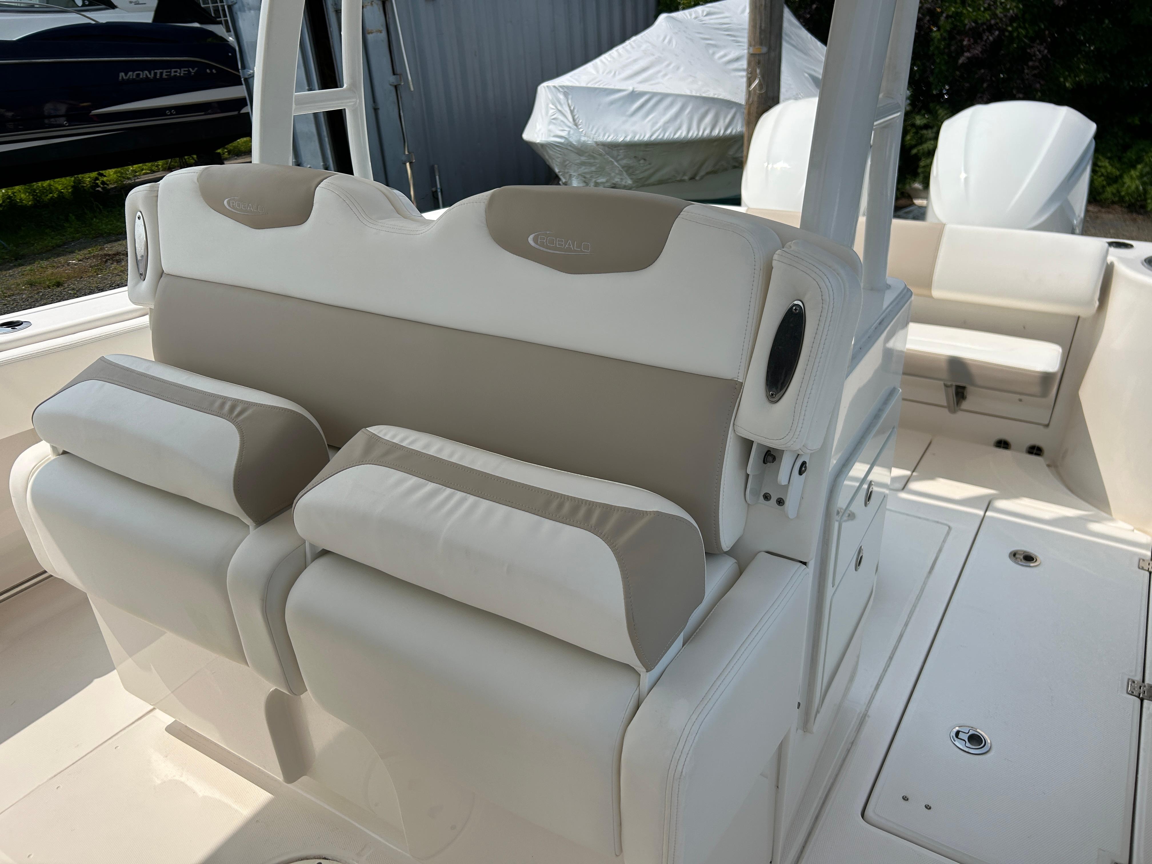 2018-robalo-r302-center-console-power-9819227-20250611131938672-1_XLARGE