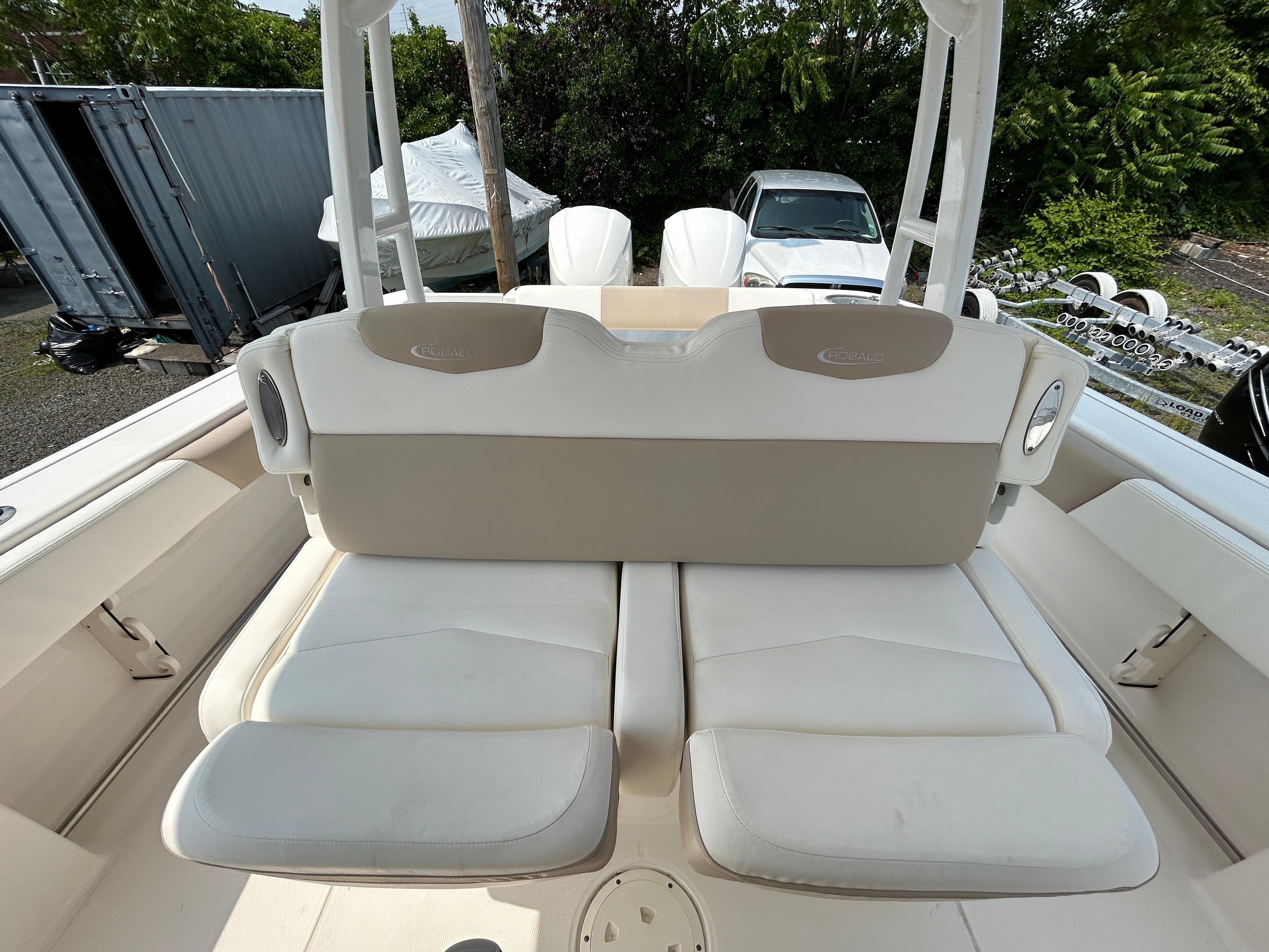 2018-robalo-r302-center-console-power-9819227-20250611131941886-1_XLARGE